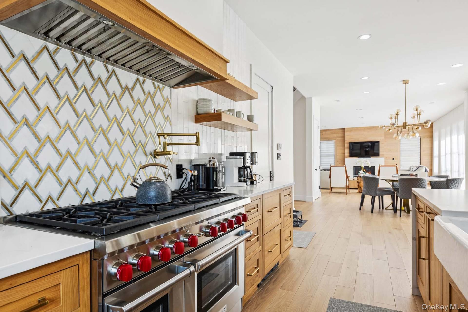 14 Oak Grove Road, Southampton, NY 11968