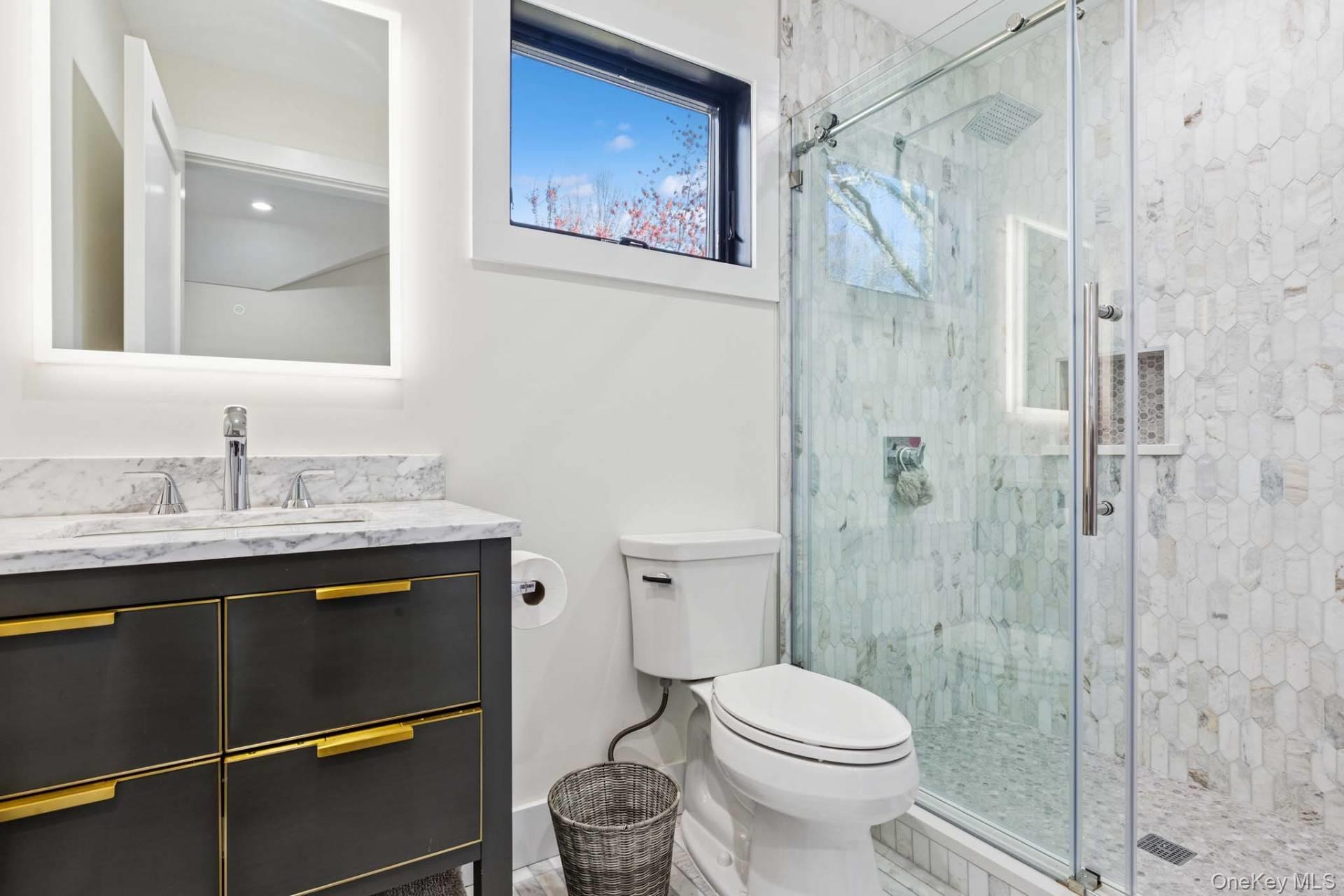 14 Oak Grove Road, Southampton, NY 11968