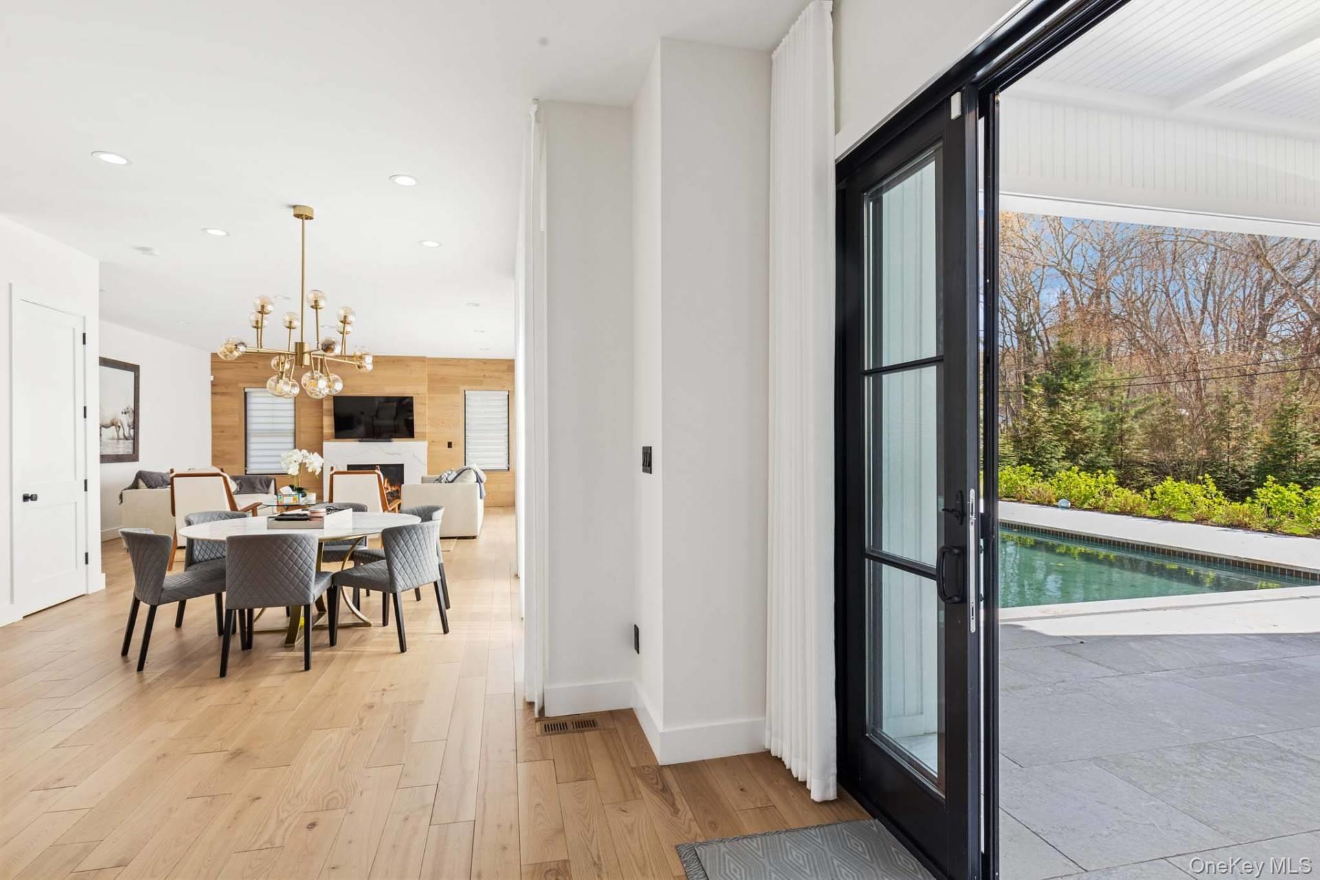 14 Oak Grove Road, Southampton, NY 11968