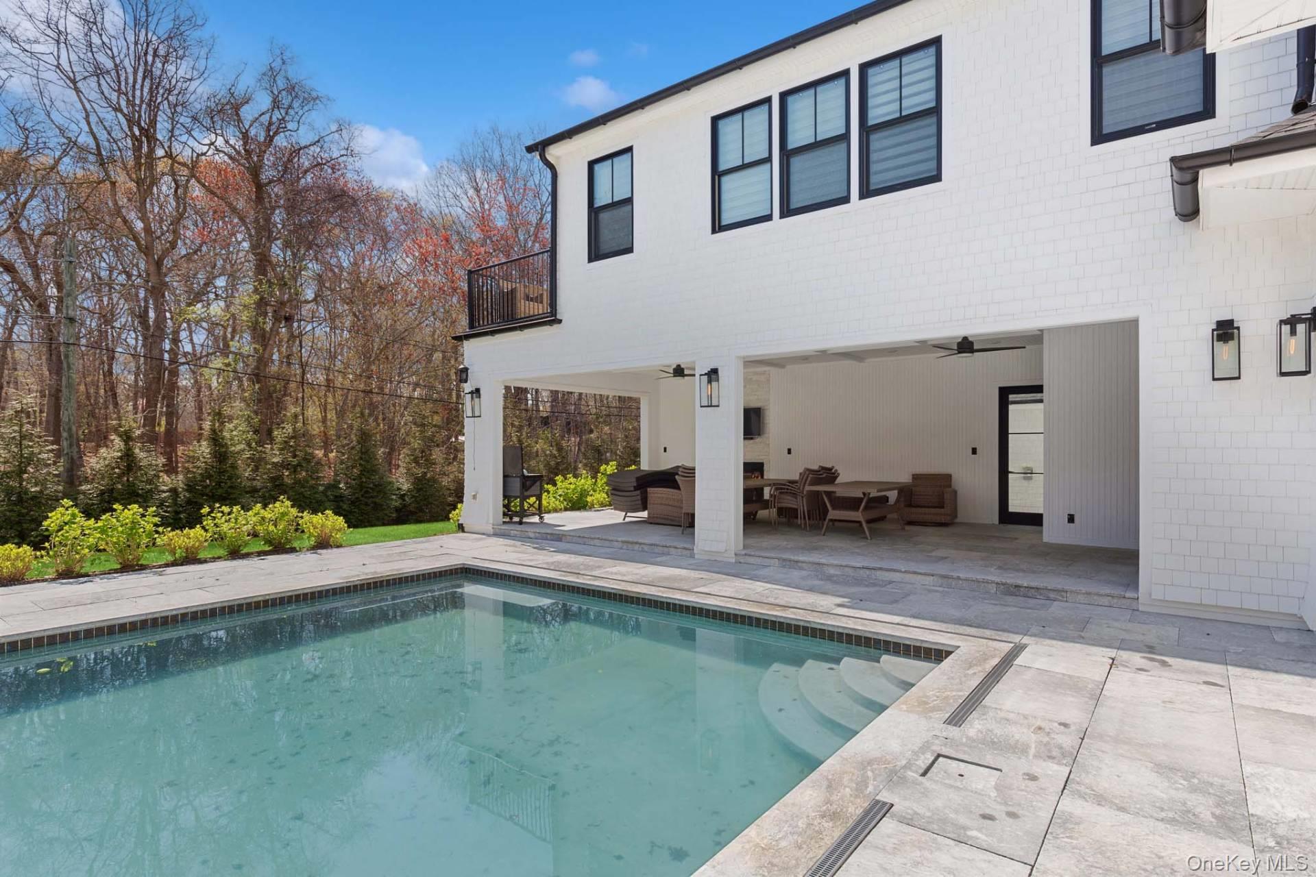 14 Oak Grove Road, Southampton, NY 11968