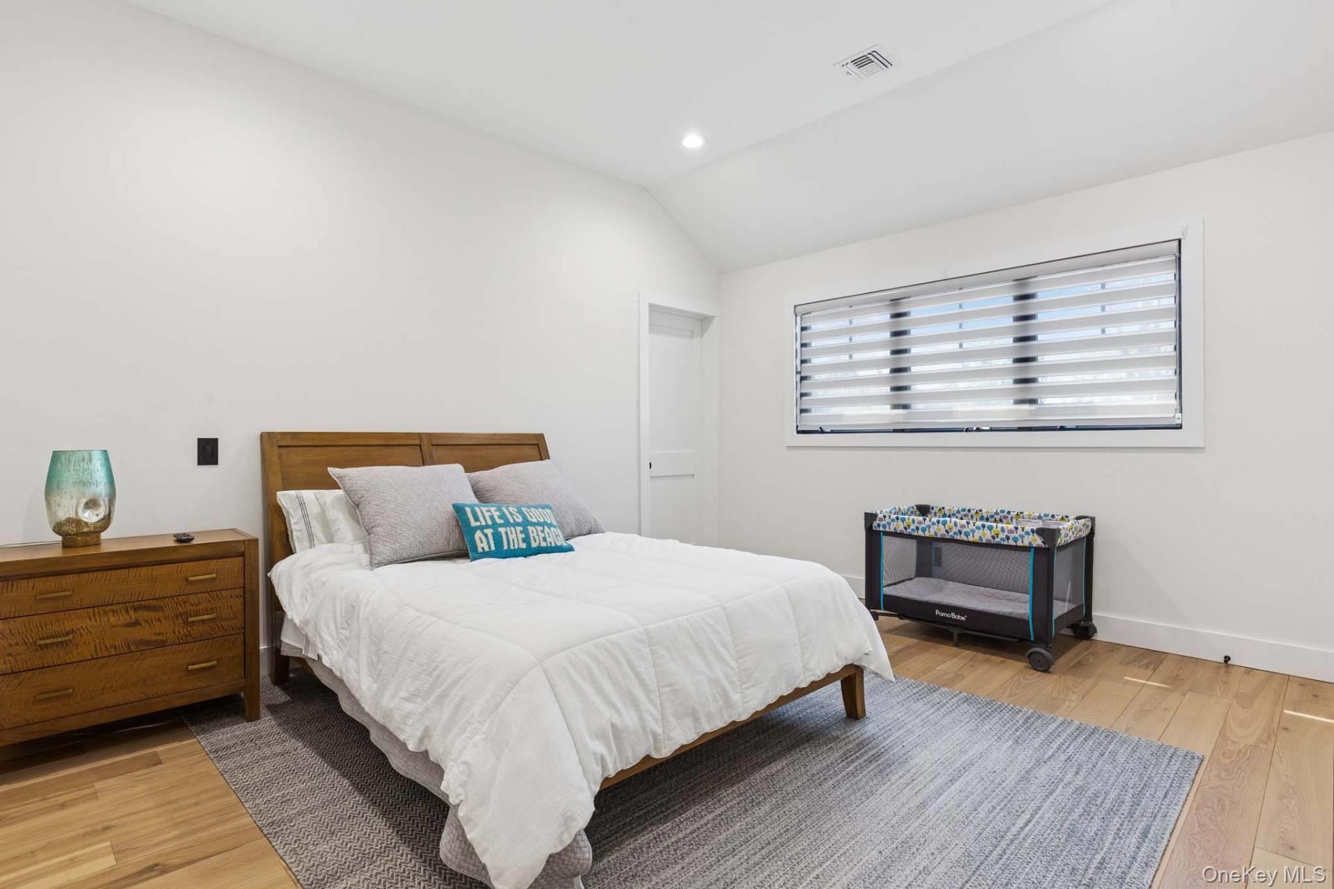 14 Oak Grove Road, Southampton, NY 11968