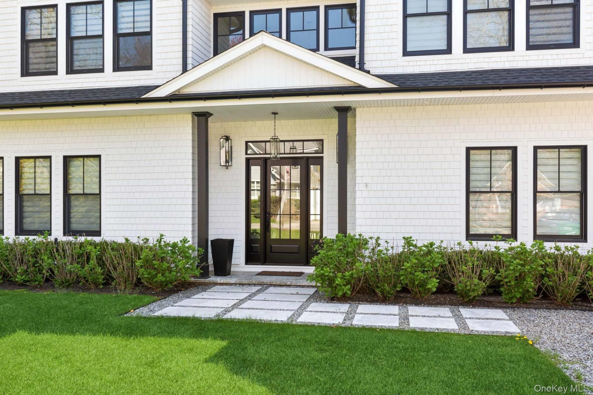 14 Oak Grove Road, Southampton, NY 11968