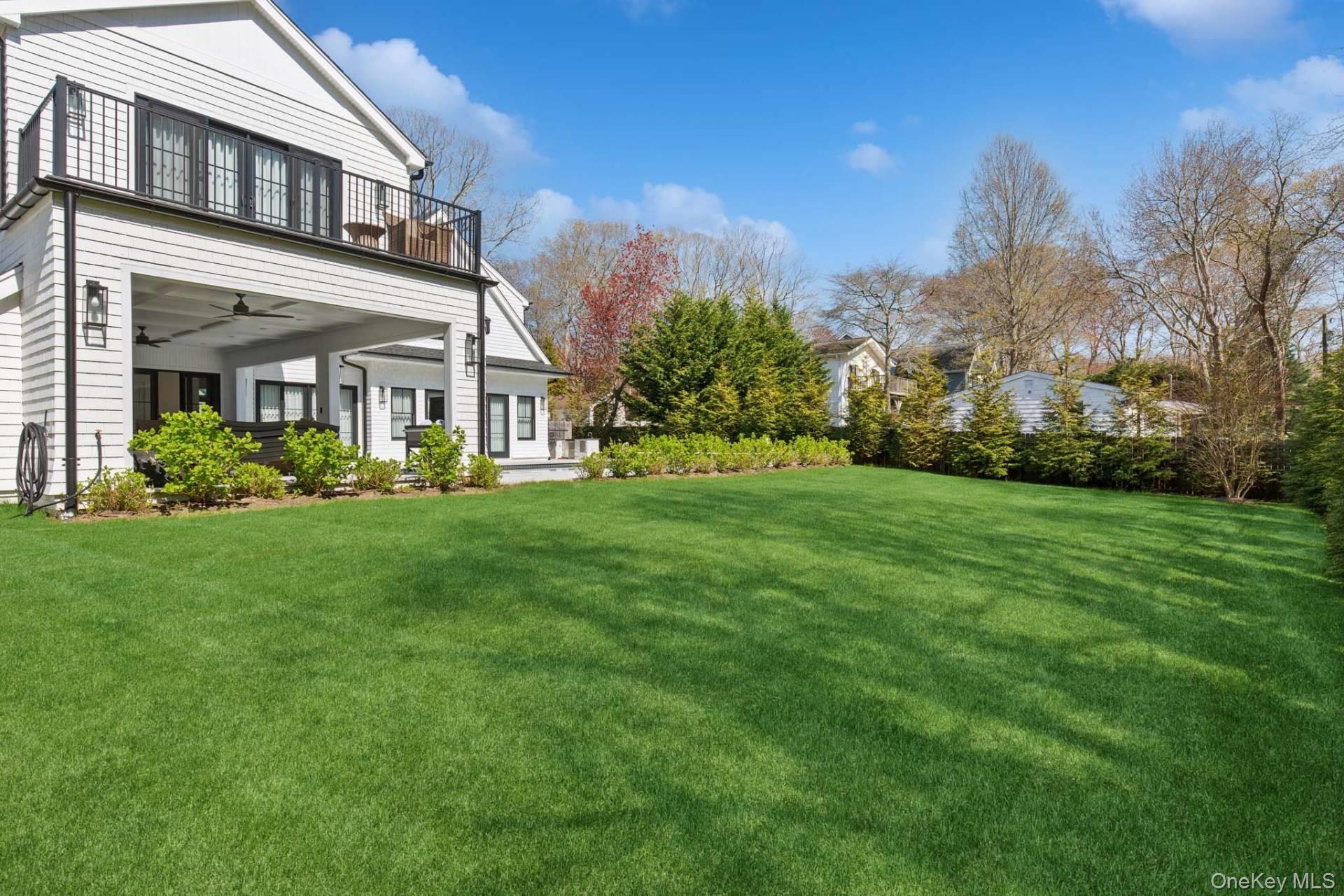 14 Oak Grove Road, Southampton, NY 11968