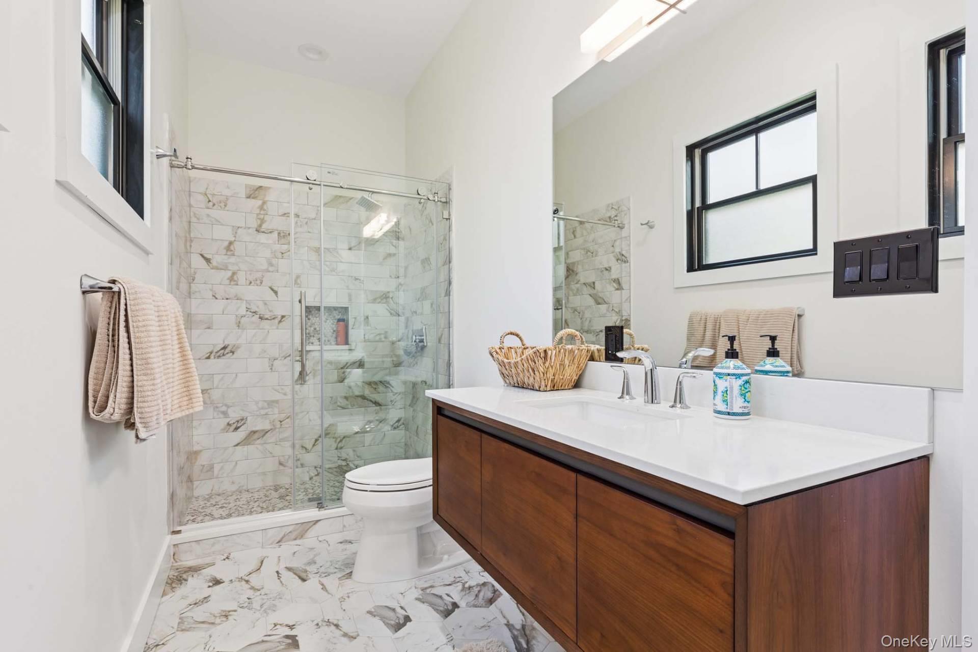 14 Oak Grove Road, Southampton, NY 11968