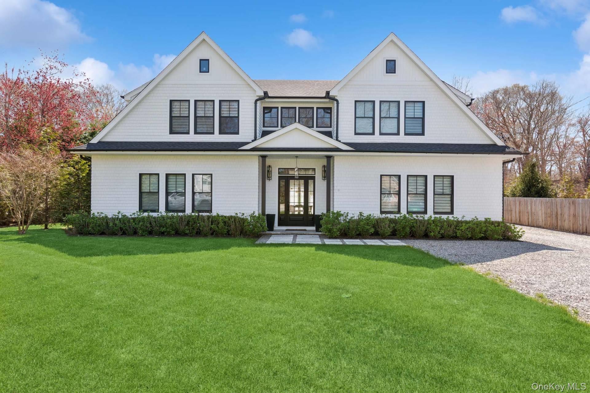 14 Oak Grove Road, Southampton, NY 11968