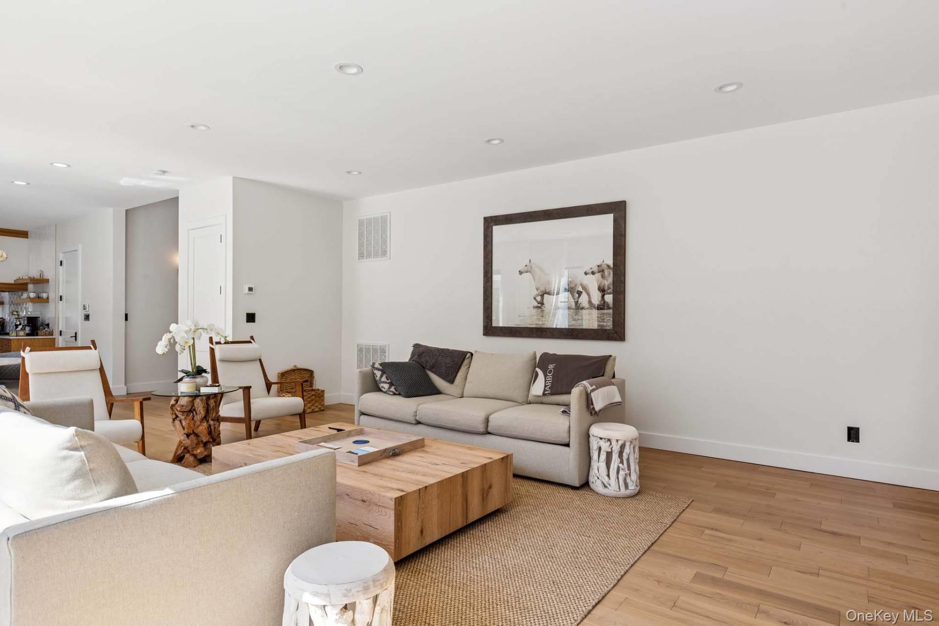 14 Oak Grove Road, Southampton, NY 11968