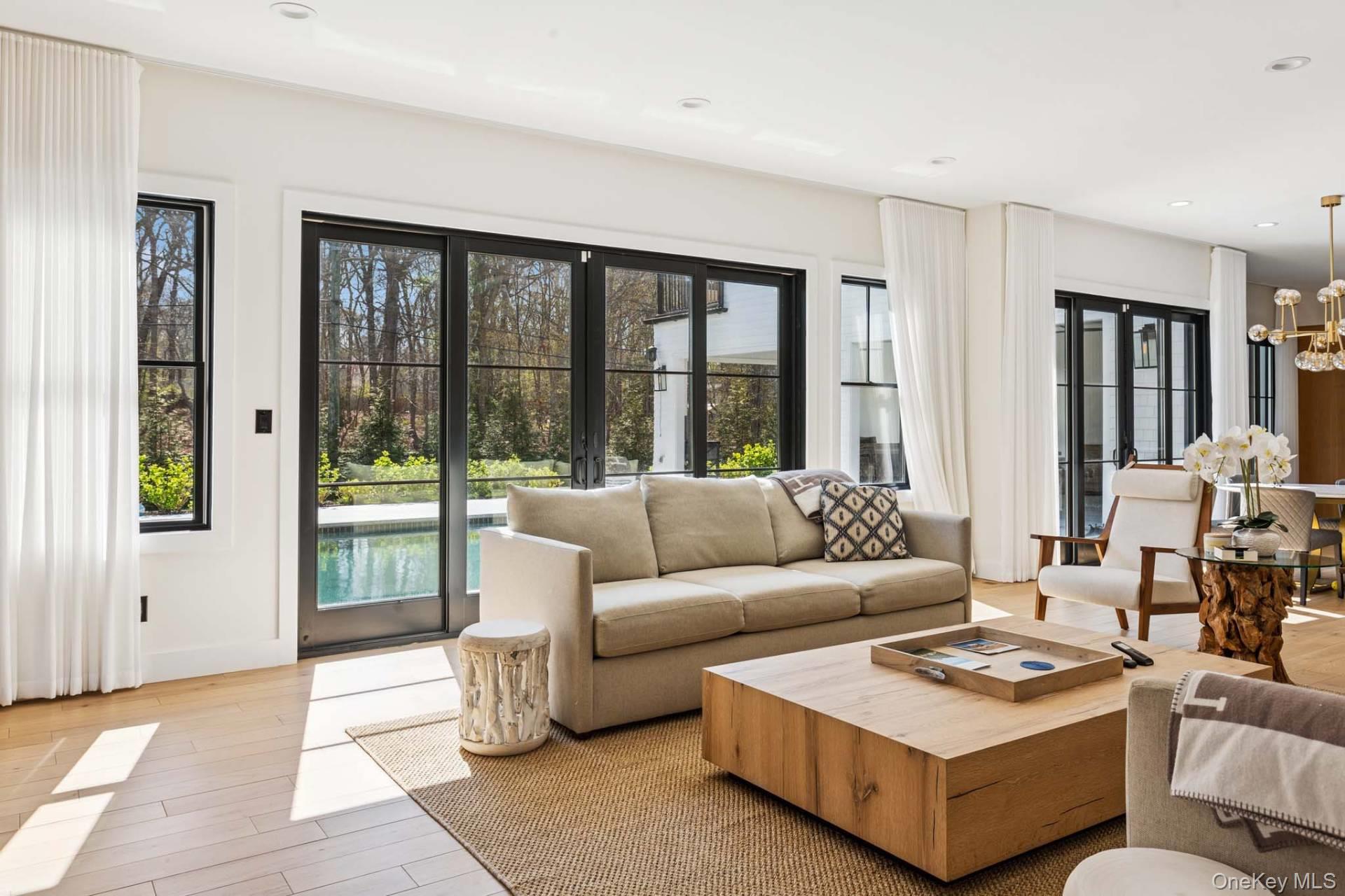 14 Oak Grove Road, Southampton, NY 11968