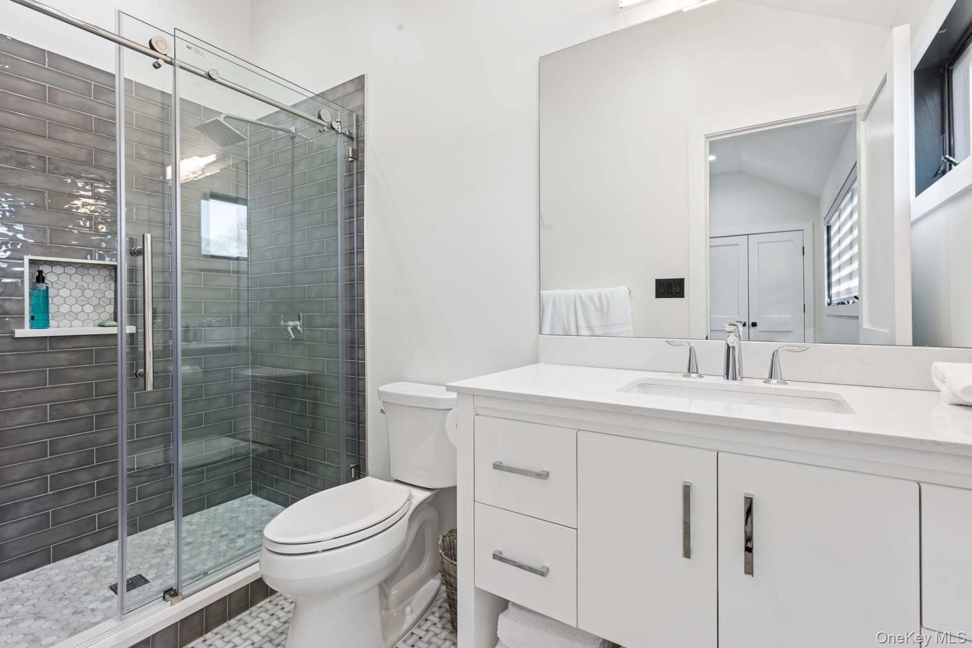 14 Oak Grove Road, Southampton, NY 11968