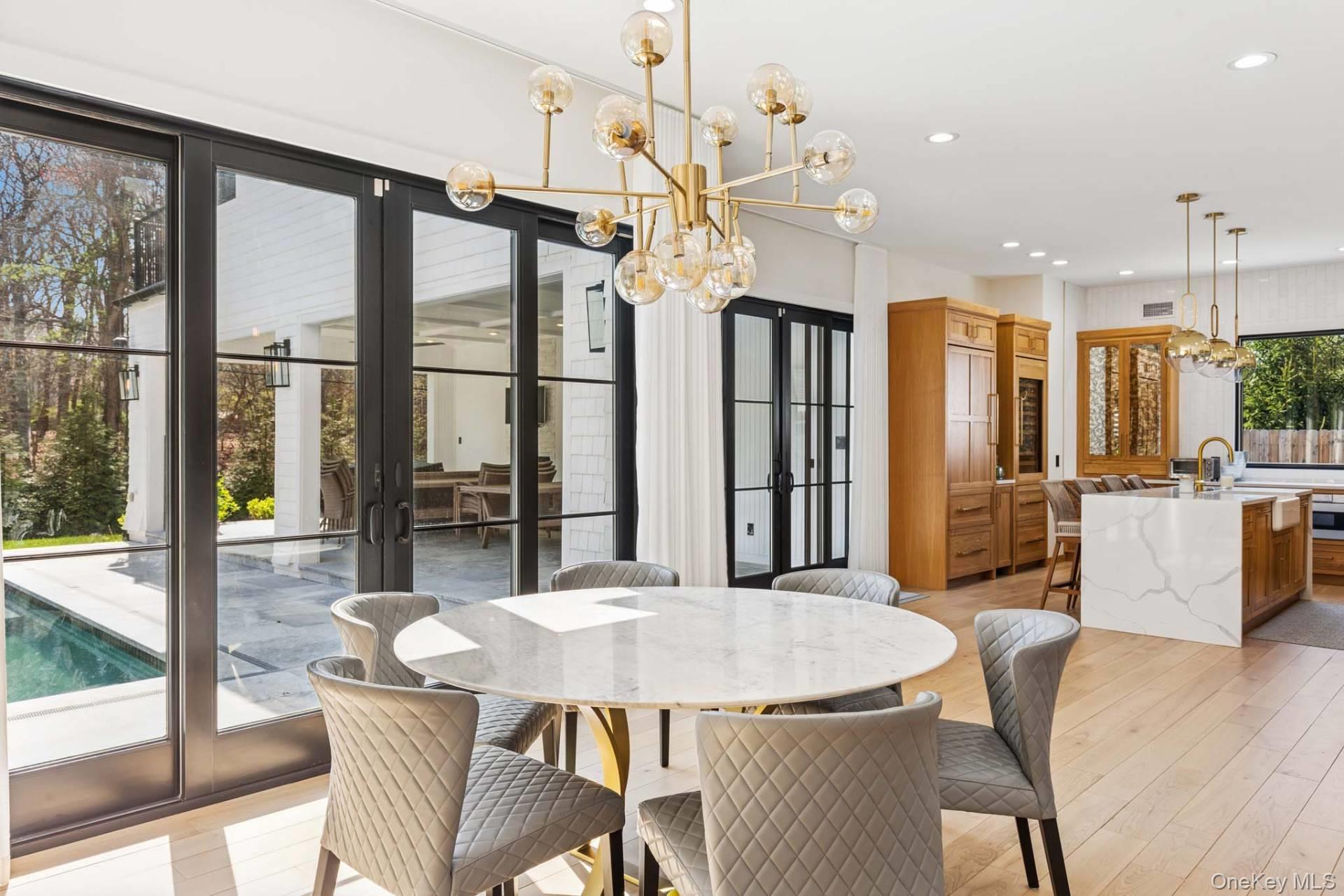 14 Oak Grove Road, Southampton, NY 11968