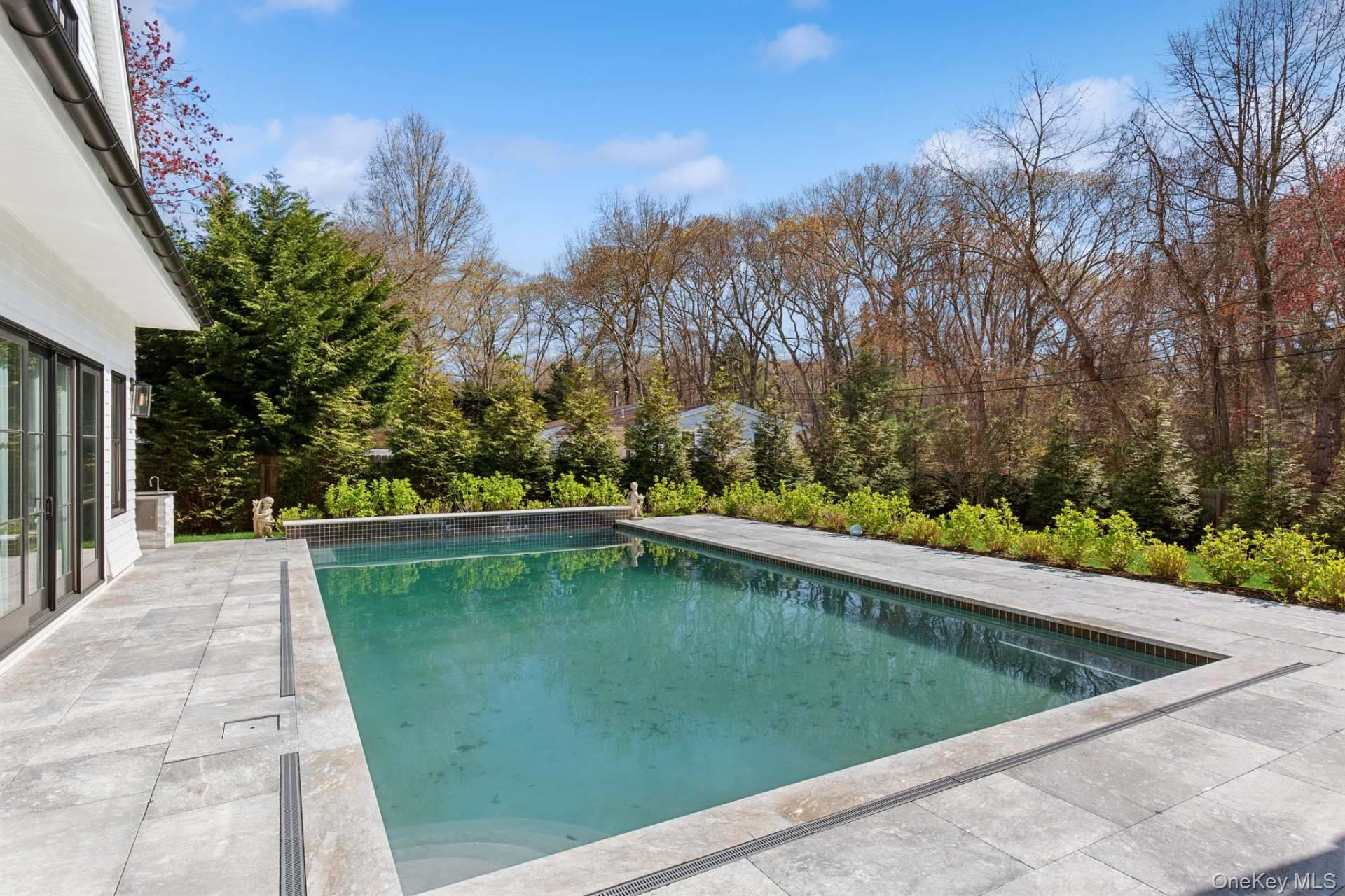 14 Oak Grove Road, Southampton, NY 11968