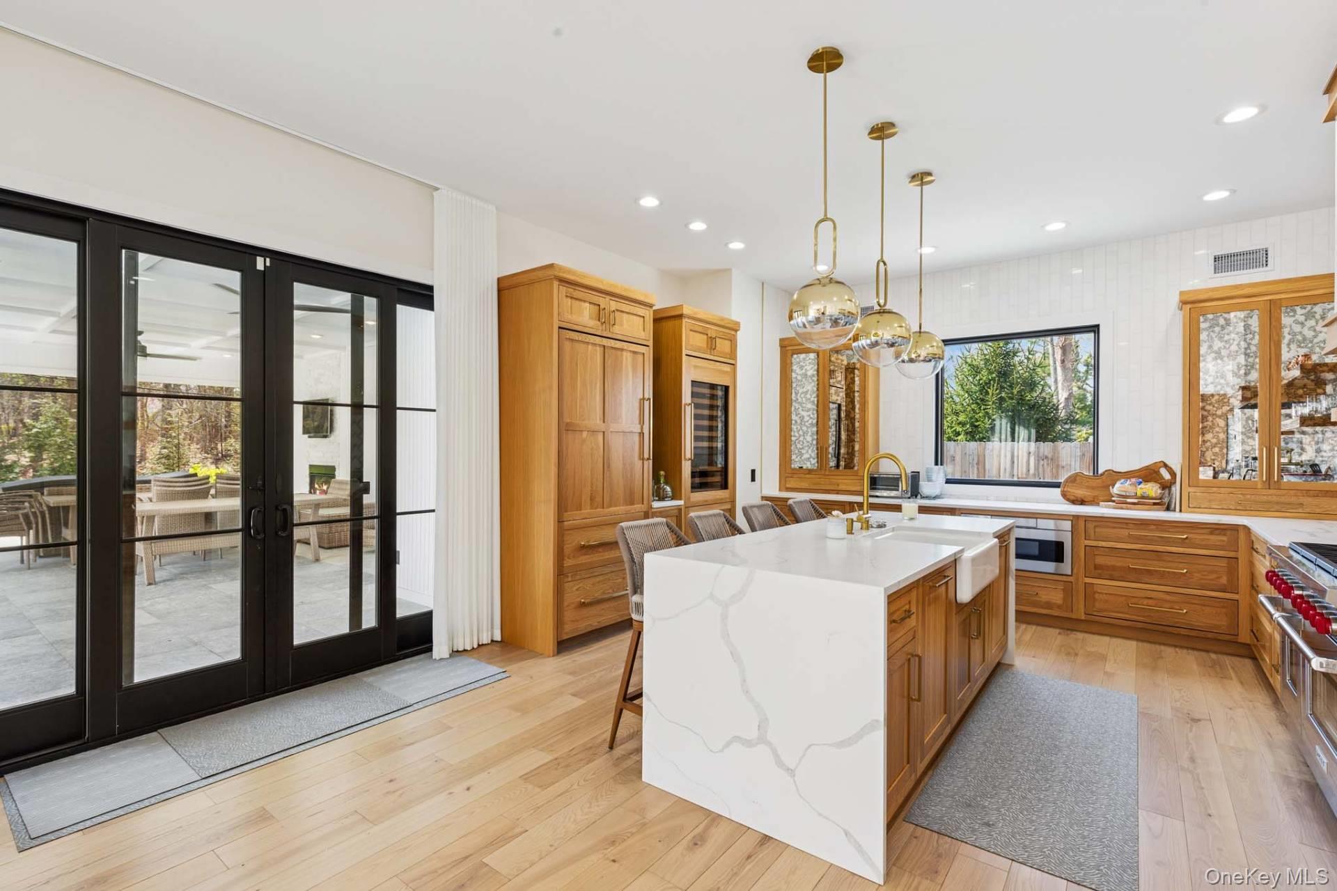 14 Oak Grove Road, Southampton, NY 11968