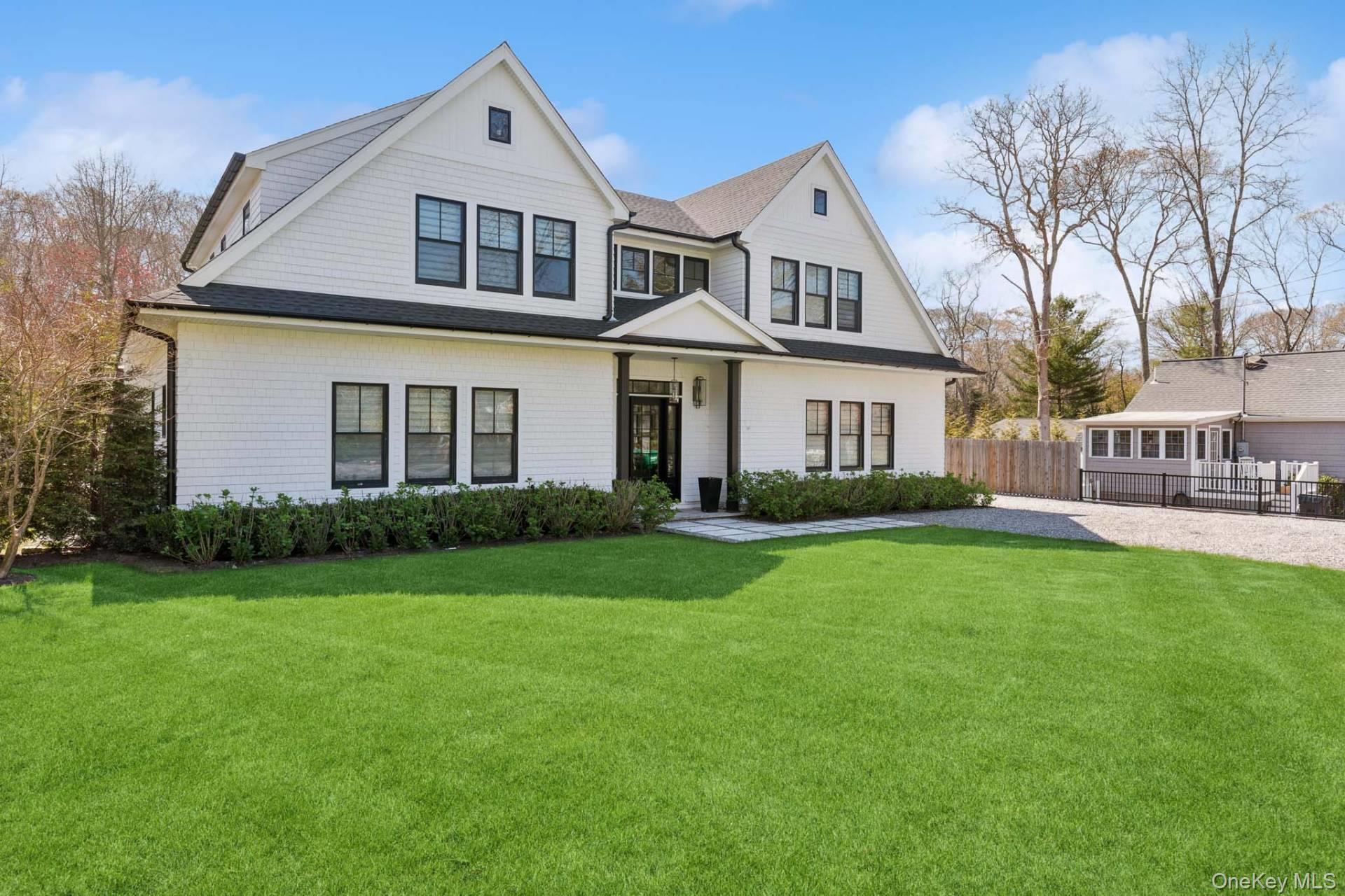 14 Oak Grove Road, Southampton, NY 11968