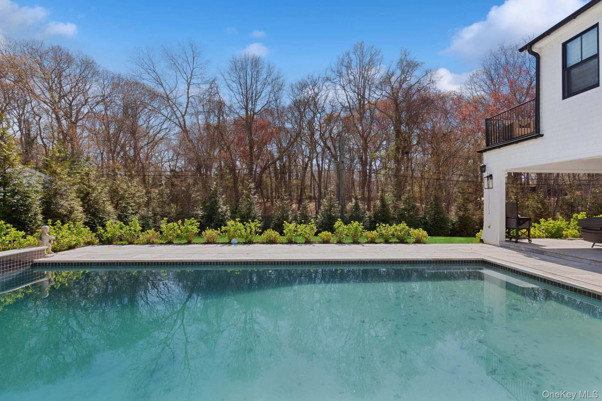 14 Oak Grove Road, Southampton, NY 11968