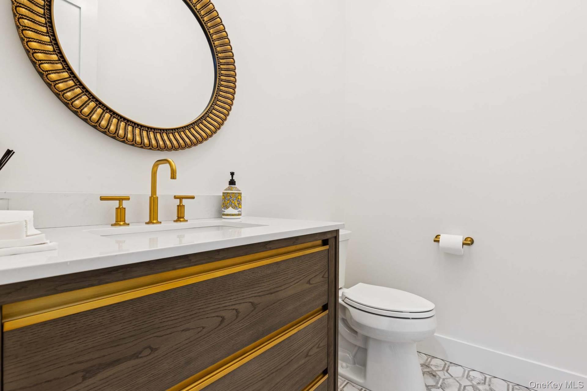 14 Oak Grove Road, Southampton, NY 11968