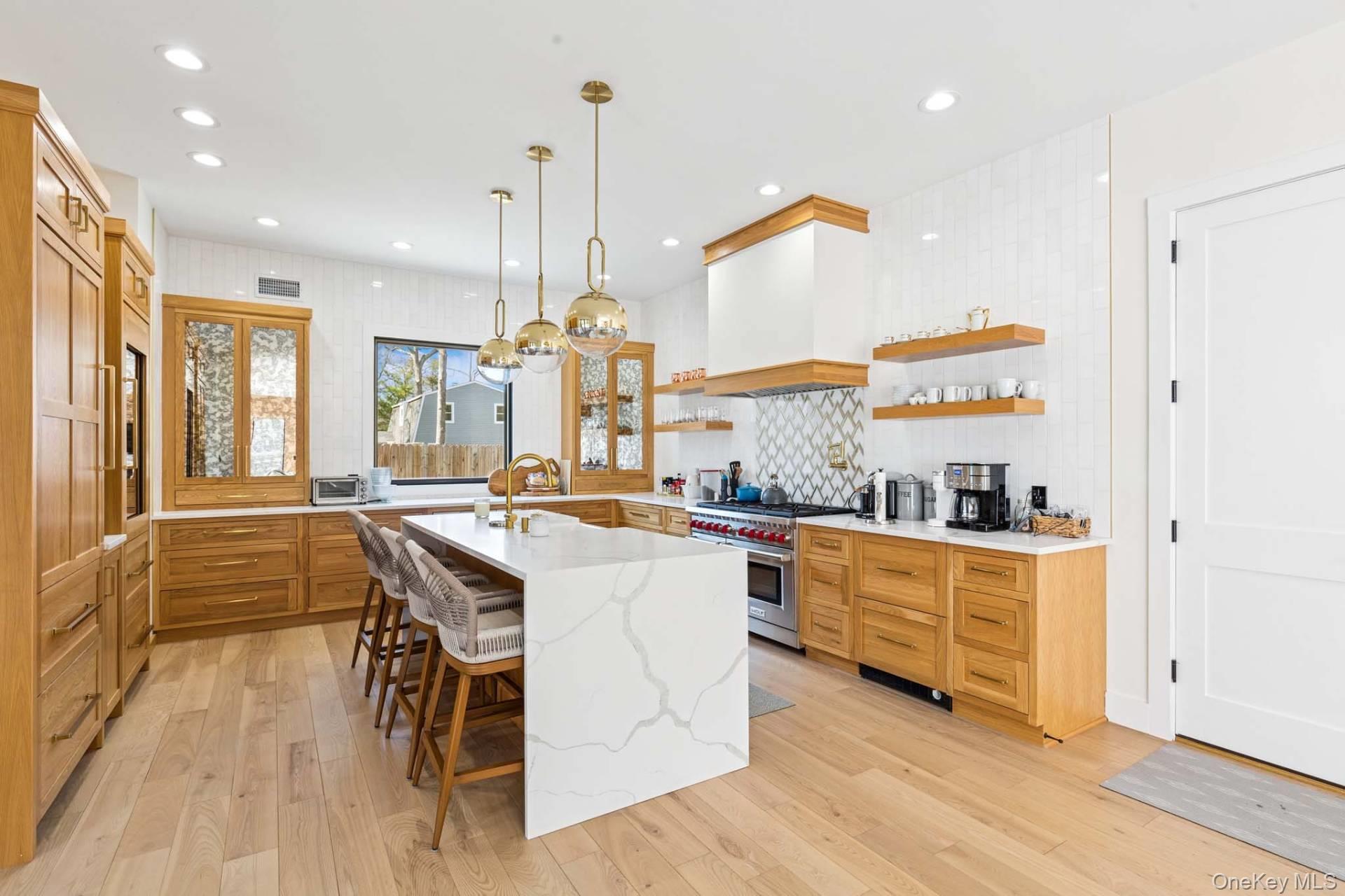 14 Oak Grove Road, Southampton, NY 11968