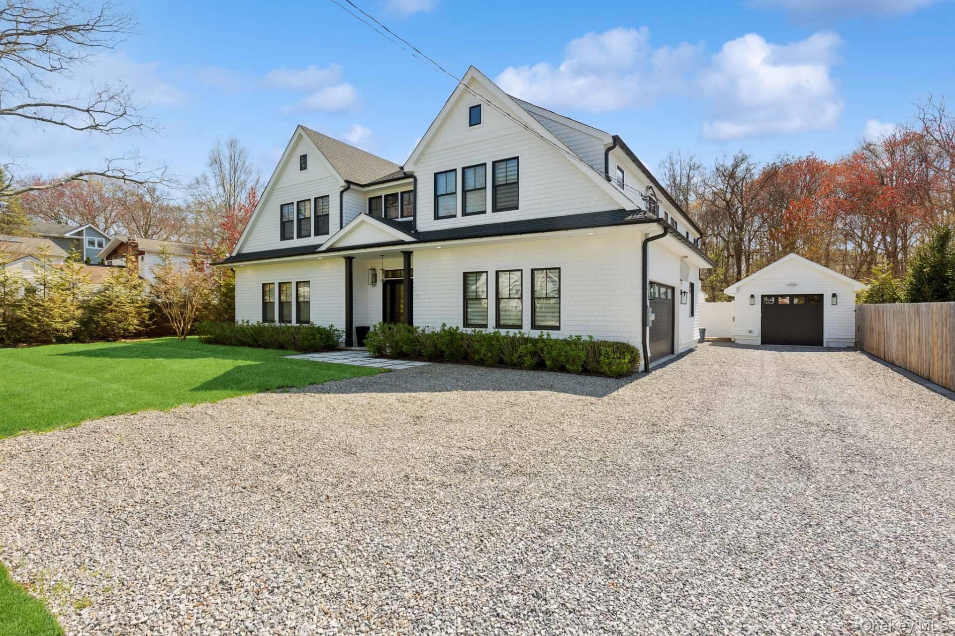 14 Oak Grove Road, Southampton, NY 11968