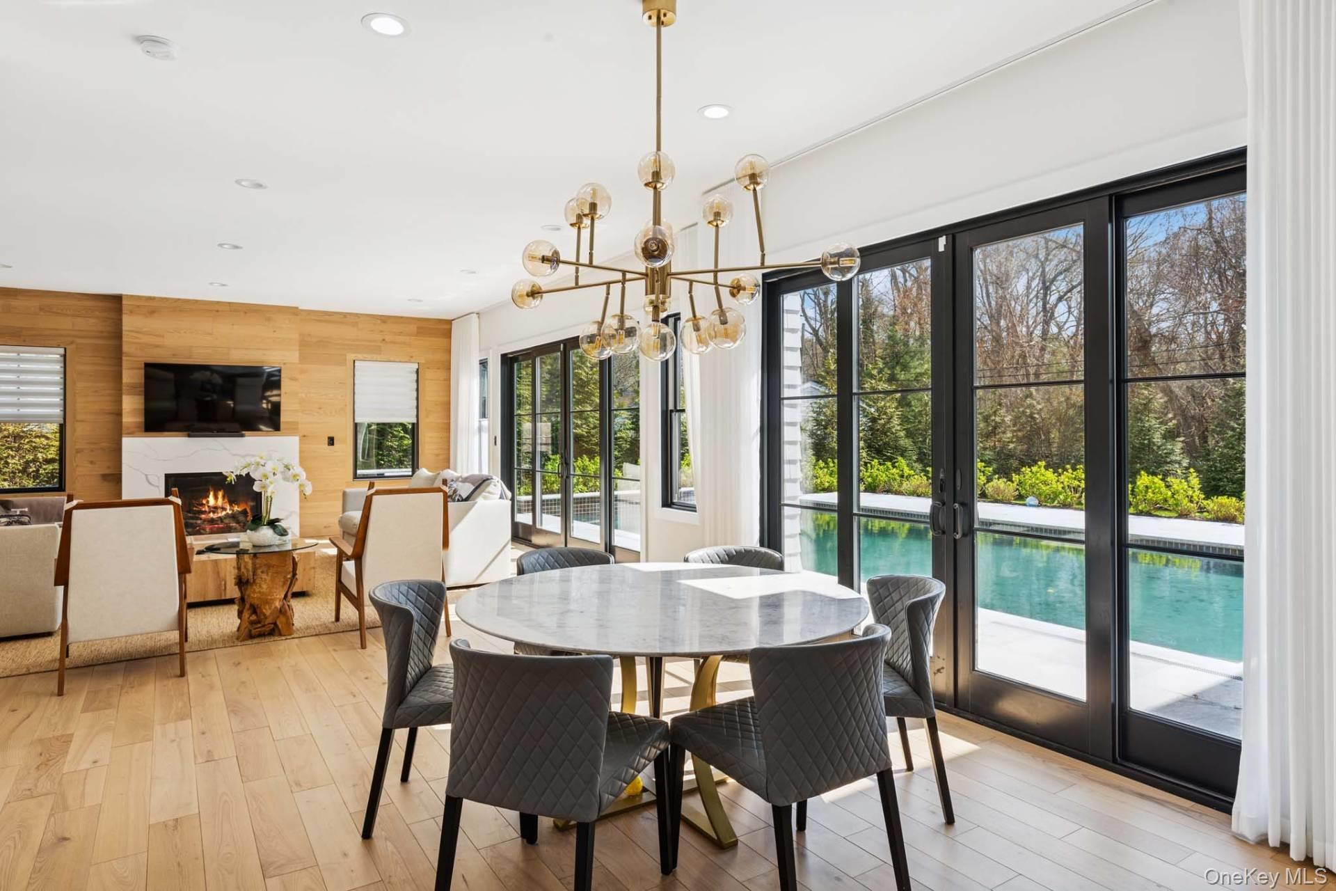 14 Oak Grove Road, Southampton, NY 11968