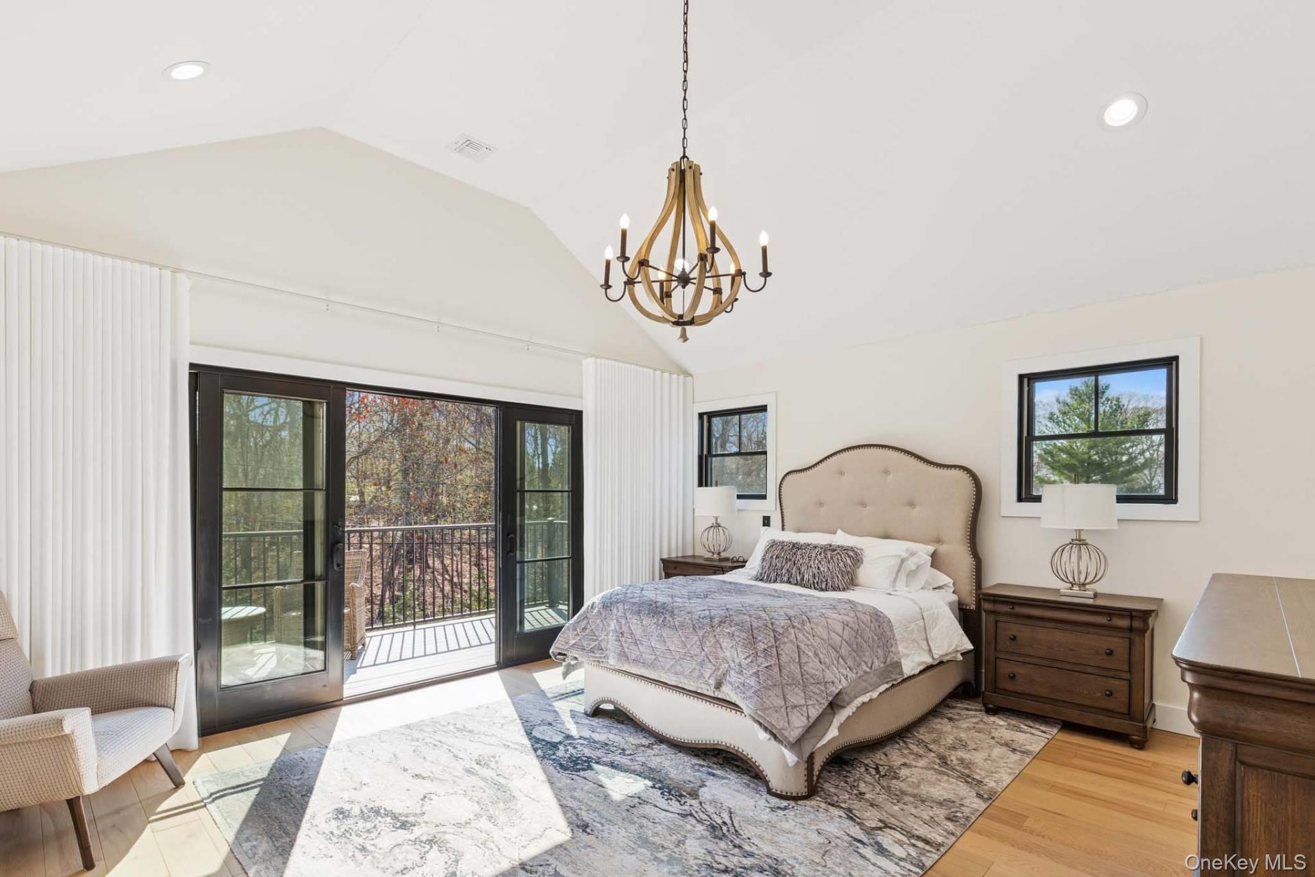 14 Oak Grove Road, Southampton, NY 11968