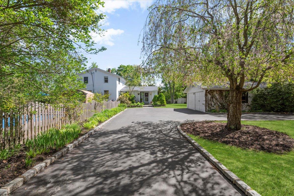 22 Stratford Avenue, Greenlawn, NY 11740