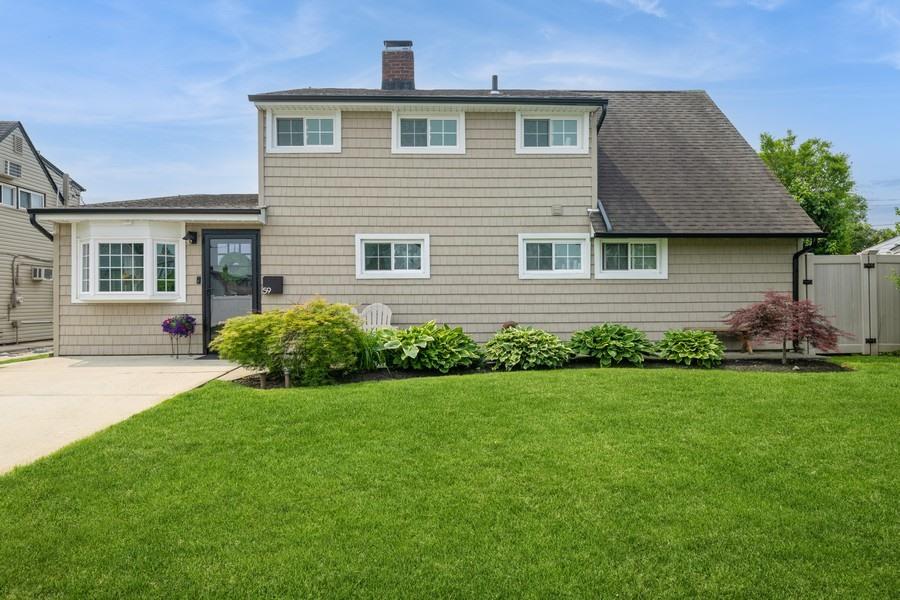 59 Springtime Ln S, Levittown, NY 11756