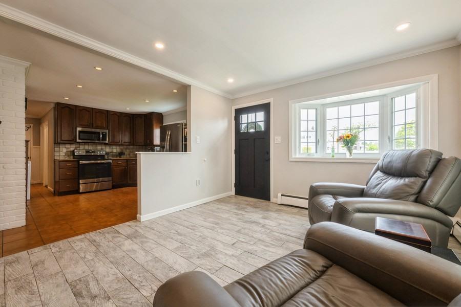 59 Springtime Ln S, Levittown, NY 11756