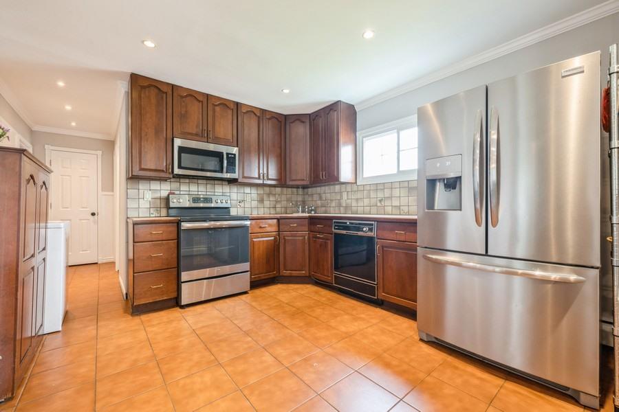 59 Springtime Ln S, Levittown, NY 11756