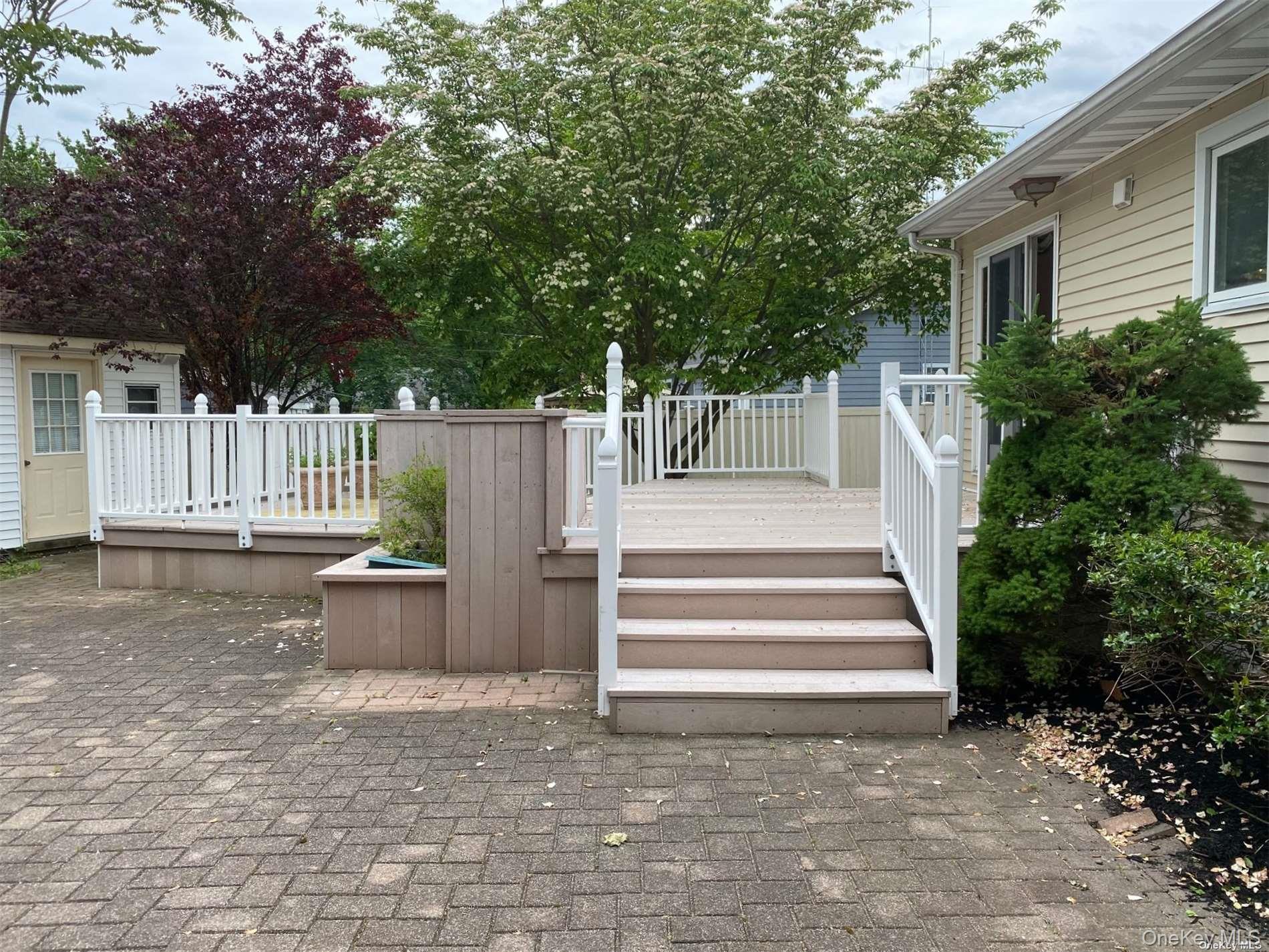 23 Duncan Lane, Huntington, NY 11743