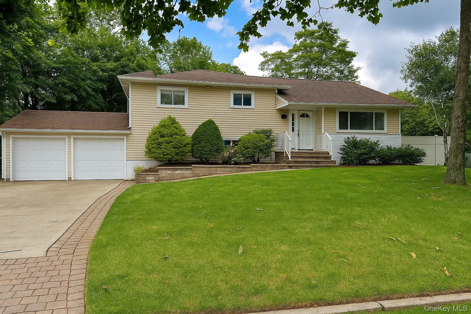 23 Duncan Lane, Huntington, NY 11743