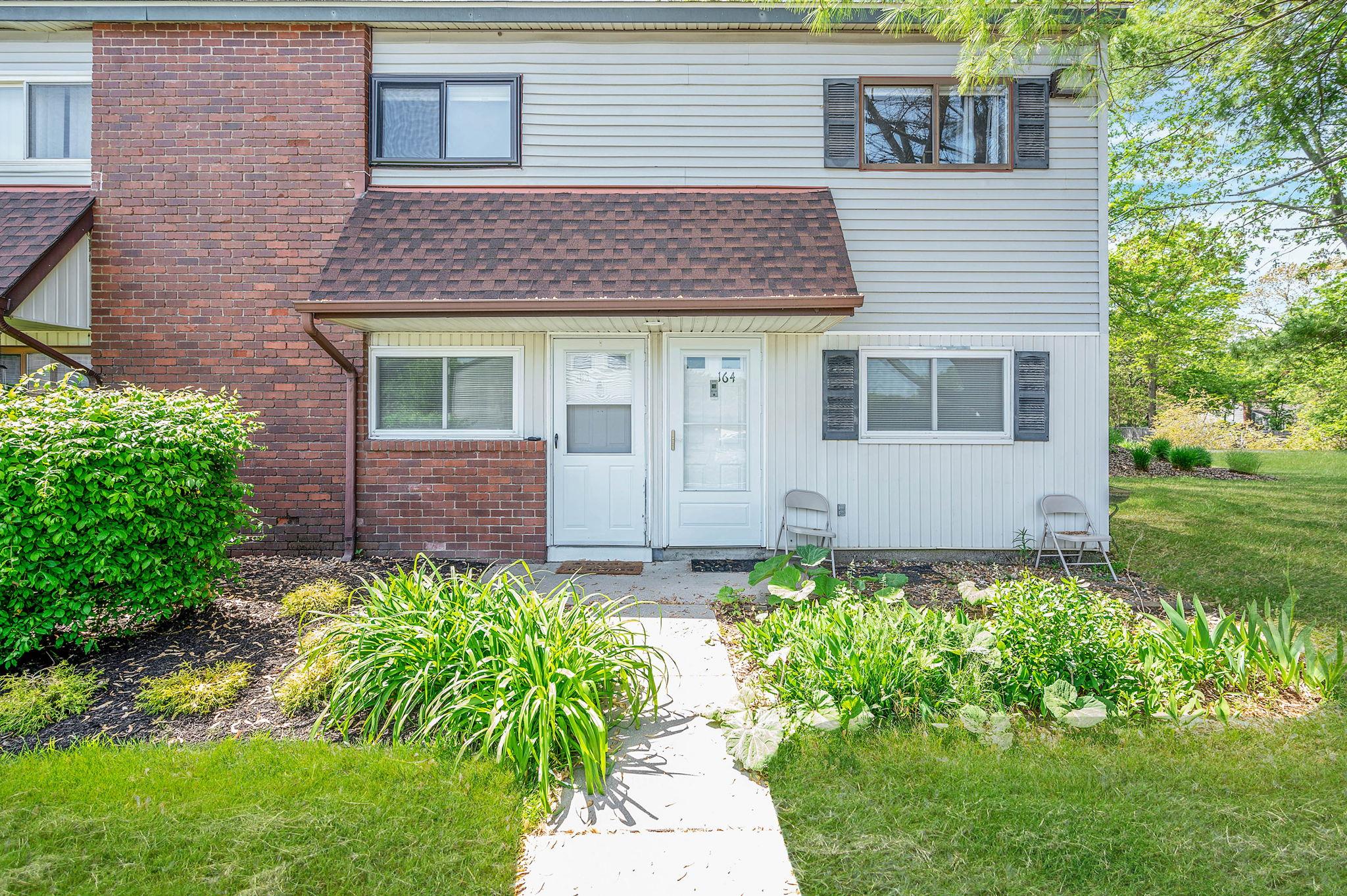 163 Pointe Cir N # 163, Coram, NY 11727