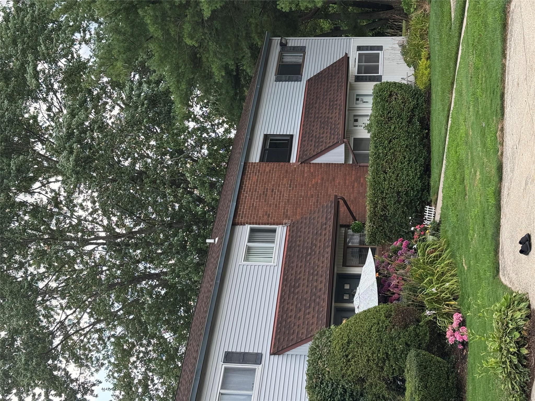 163 Pointe Cir N # 163, Coram, NY 11727