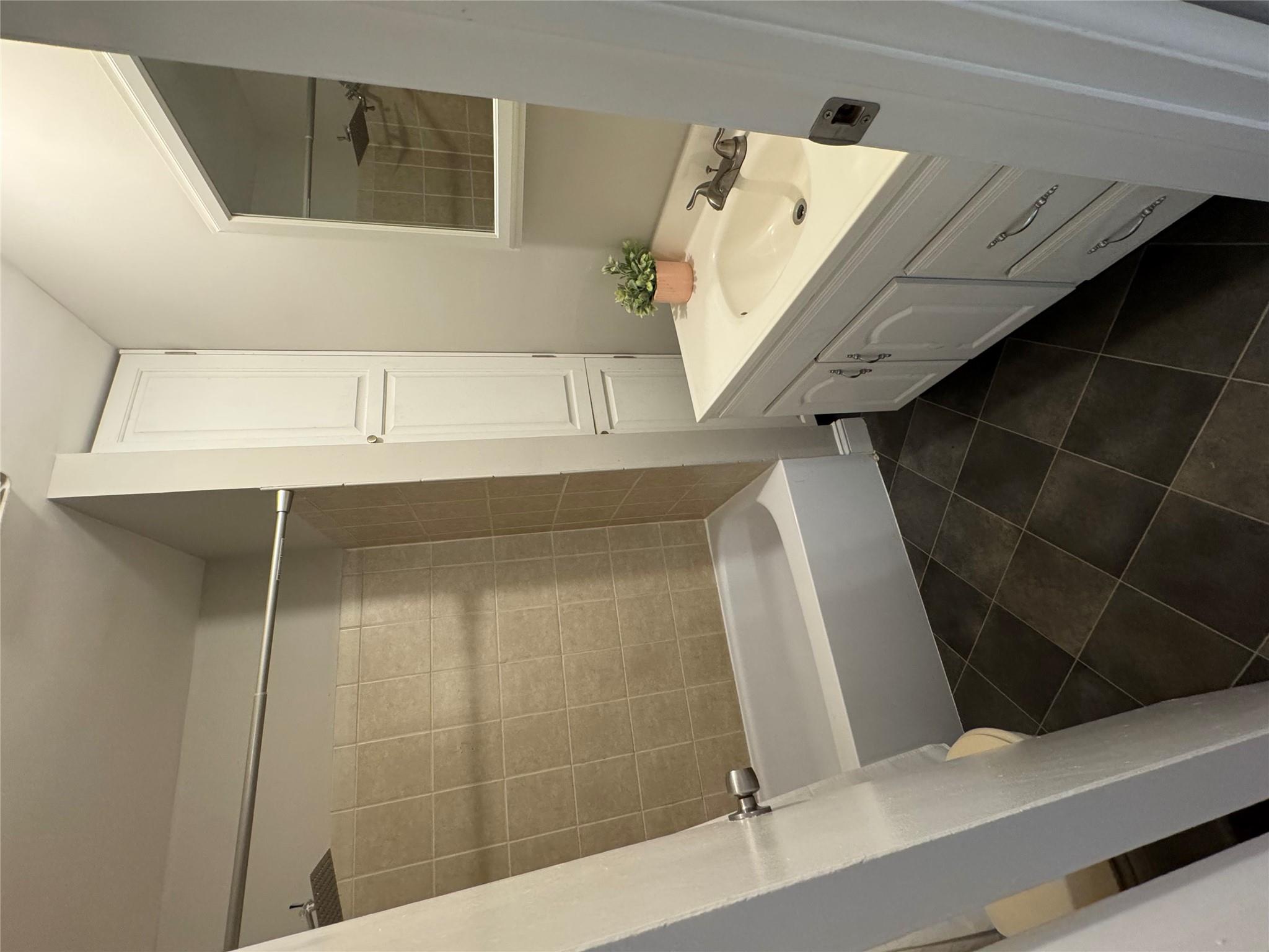 163 Pointe Cir N # 163, Coram, NY 11727