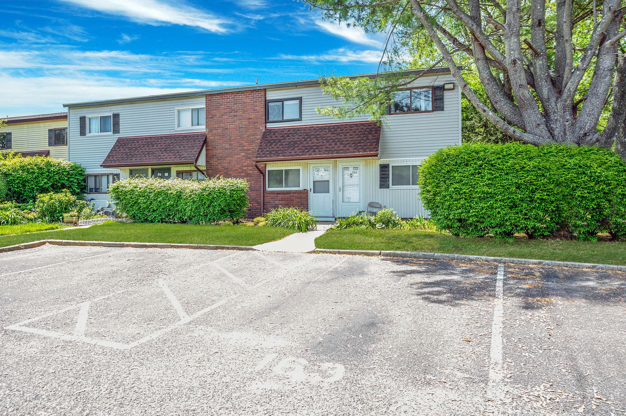 163 Pointe Cir N # 163, Coram, NY 11727