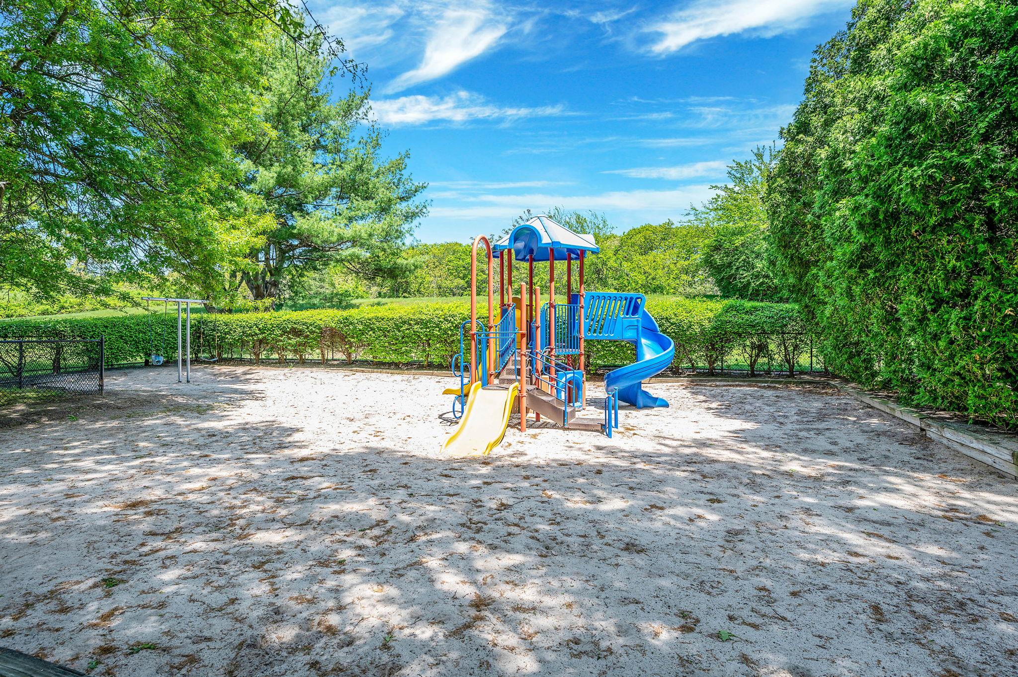 163 Pointe Cir N # 163, Coram, NY 11727