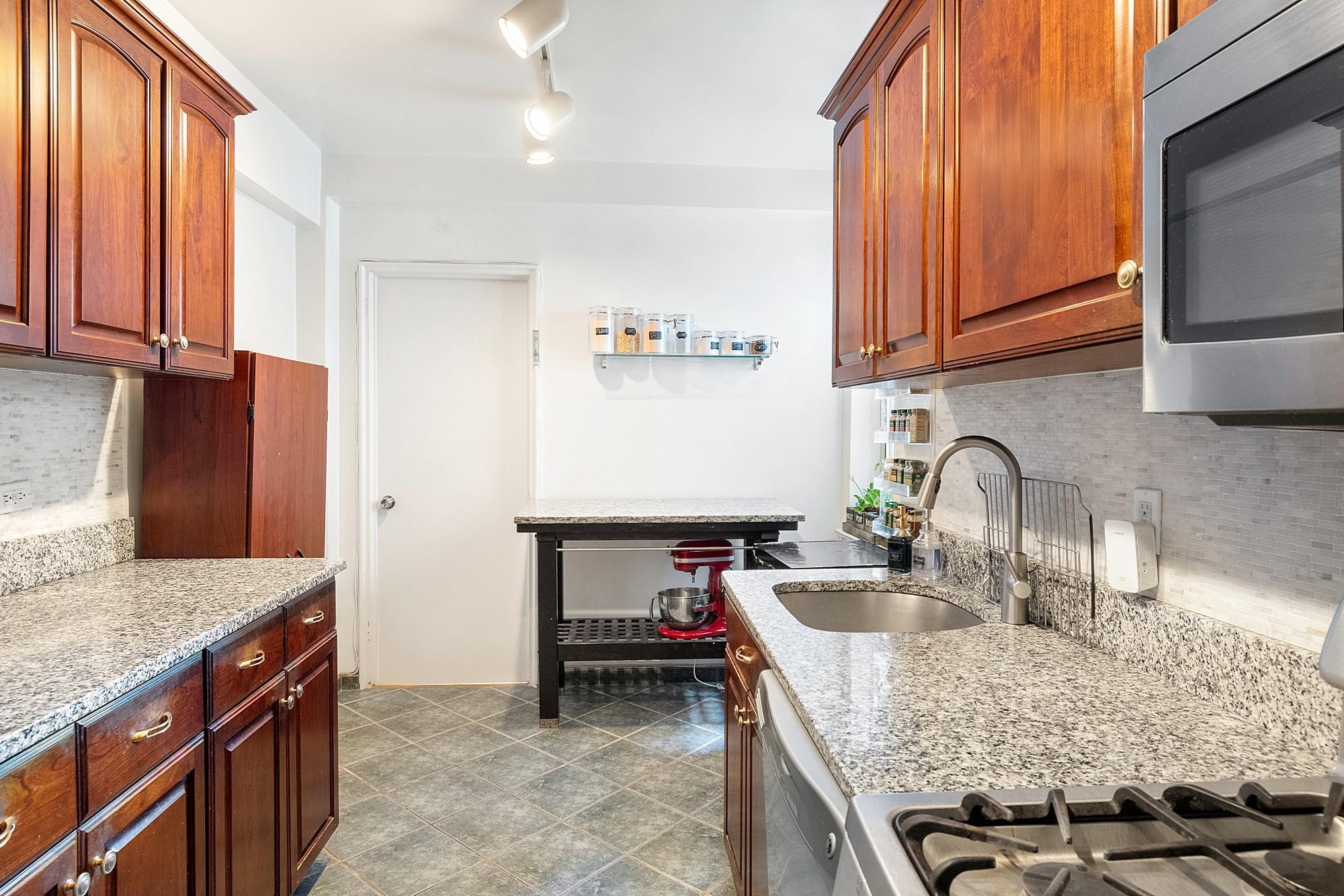 2711 Henry Hudson Parkway # 5A, Bronx, NY 10463