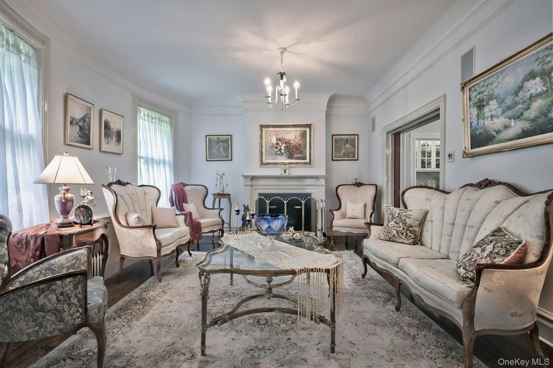 89 Duck Pond Road, Glen Cove, NY 11542