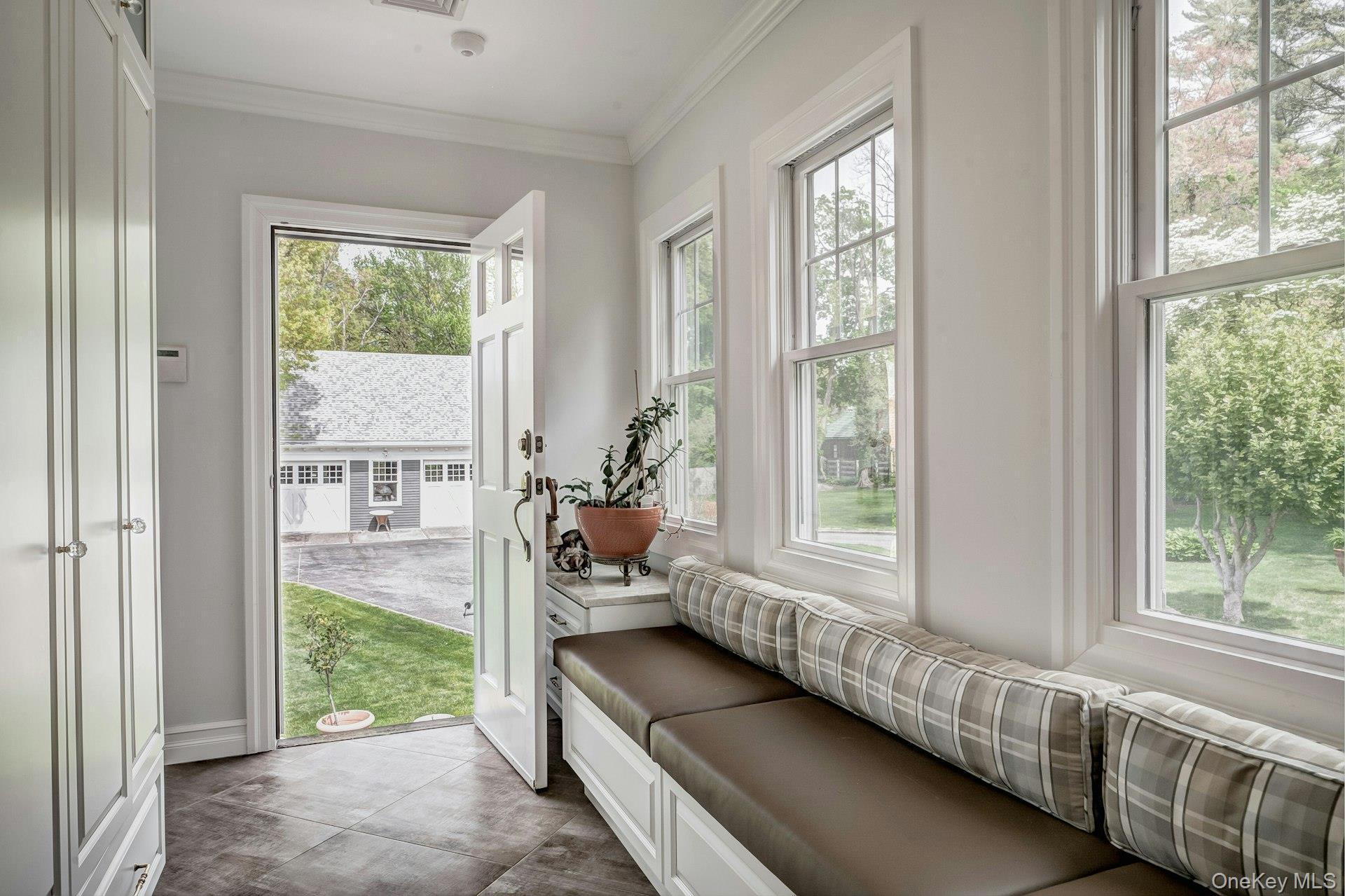 89 Duck Pond Road, Glen Cove, NY 11542