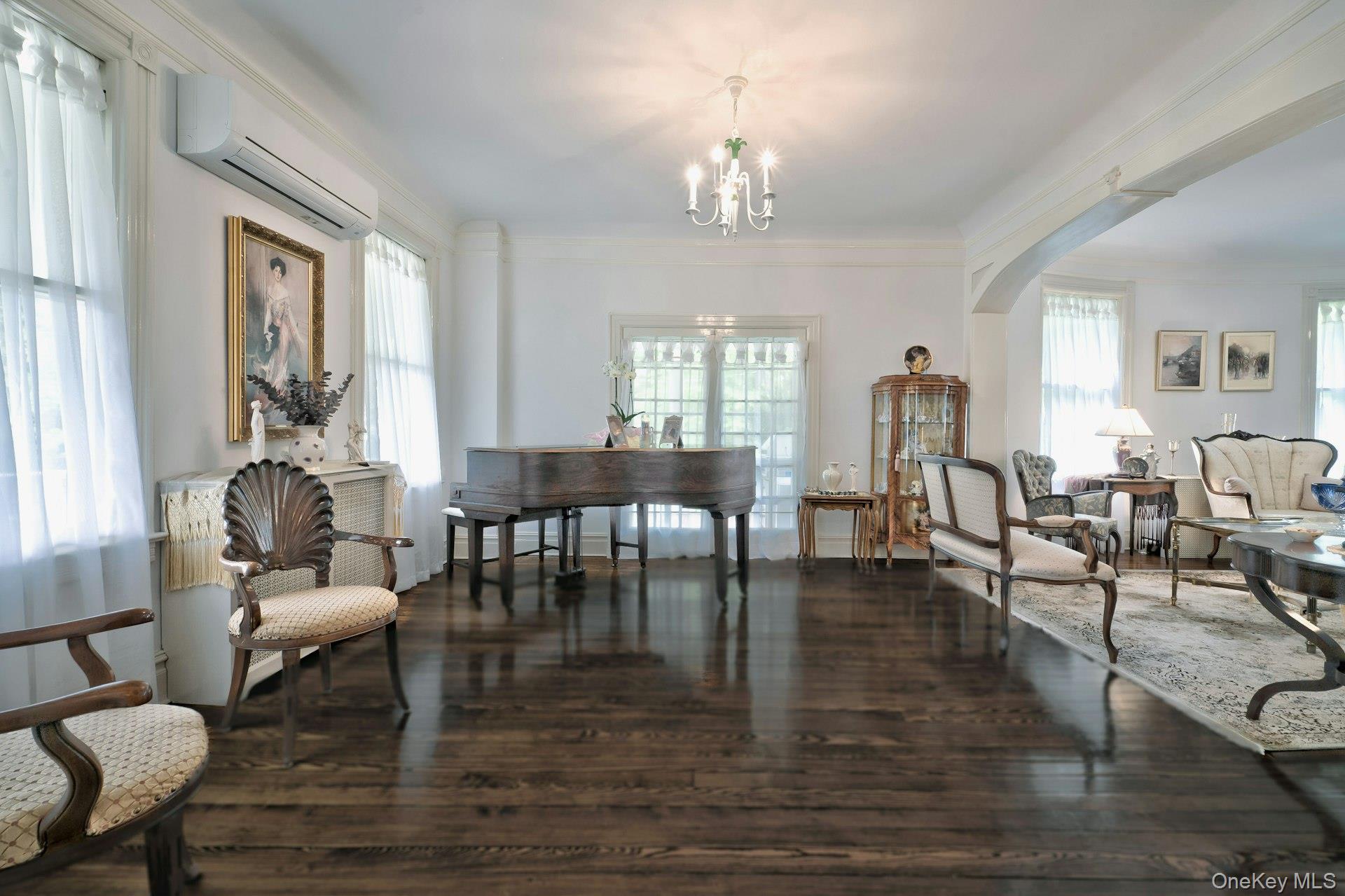 89 Duck Pond Road, Glen Cove, NY 11542