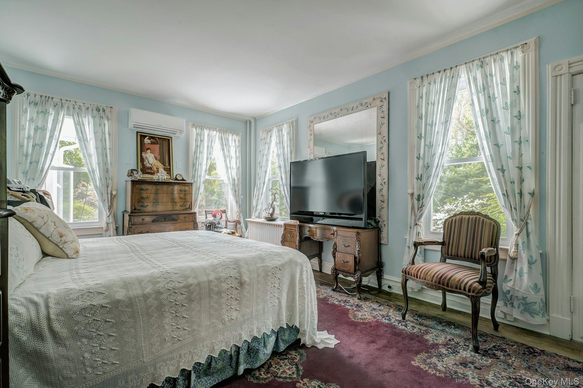 89 Duck Pond Road, Glen Cove, NY 11542