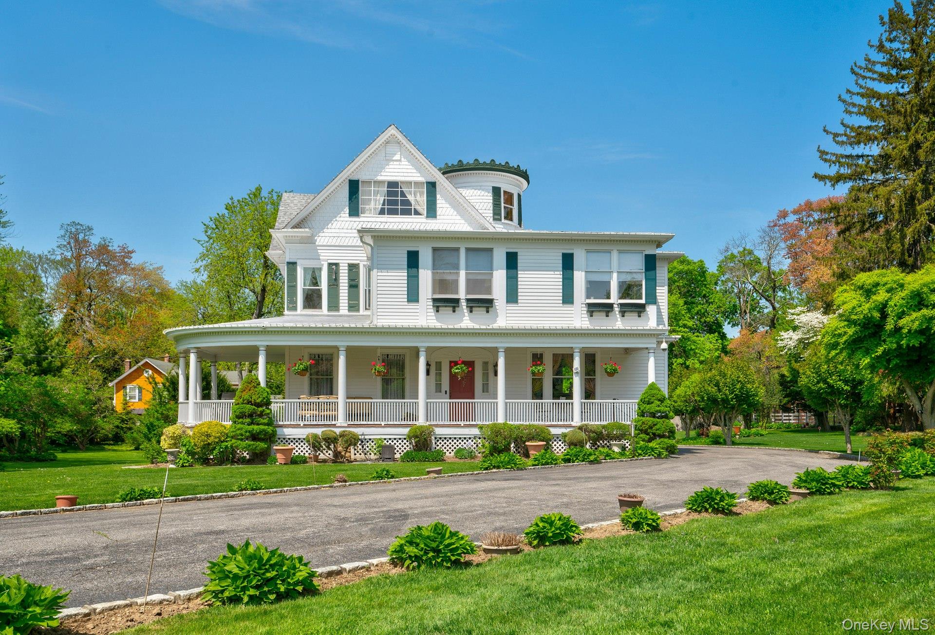 89 Duck Pond Road, Glen Cove, NY 11542