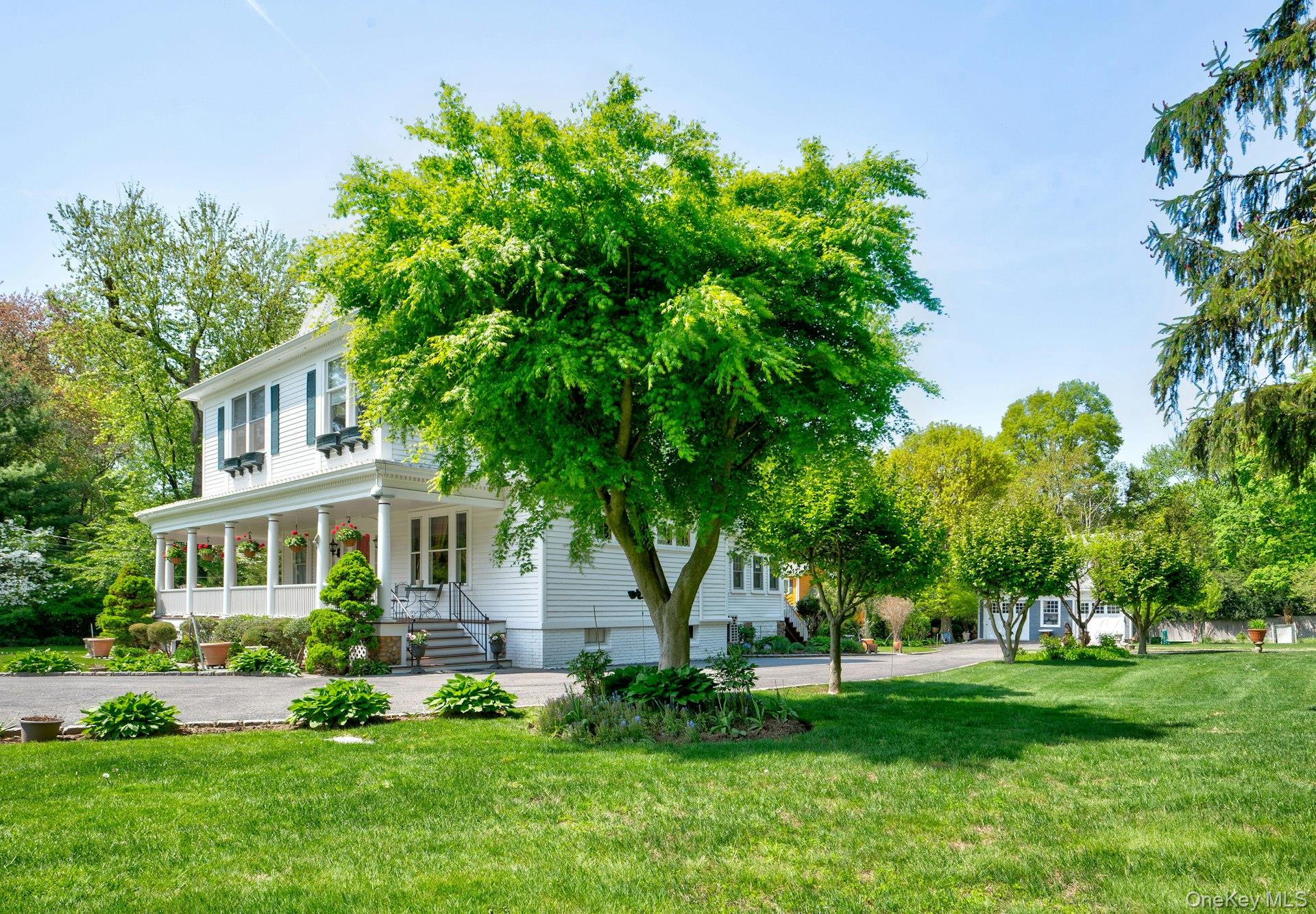 89 Duck Pond Road, Glen Cove, NY 11542