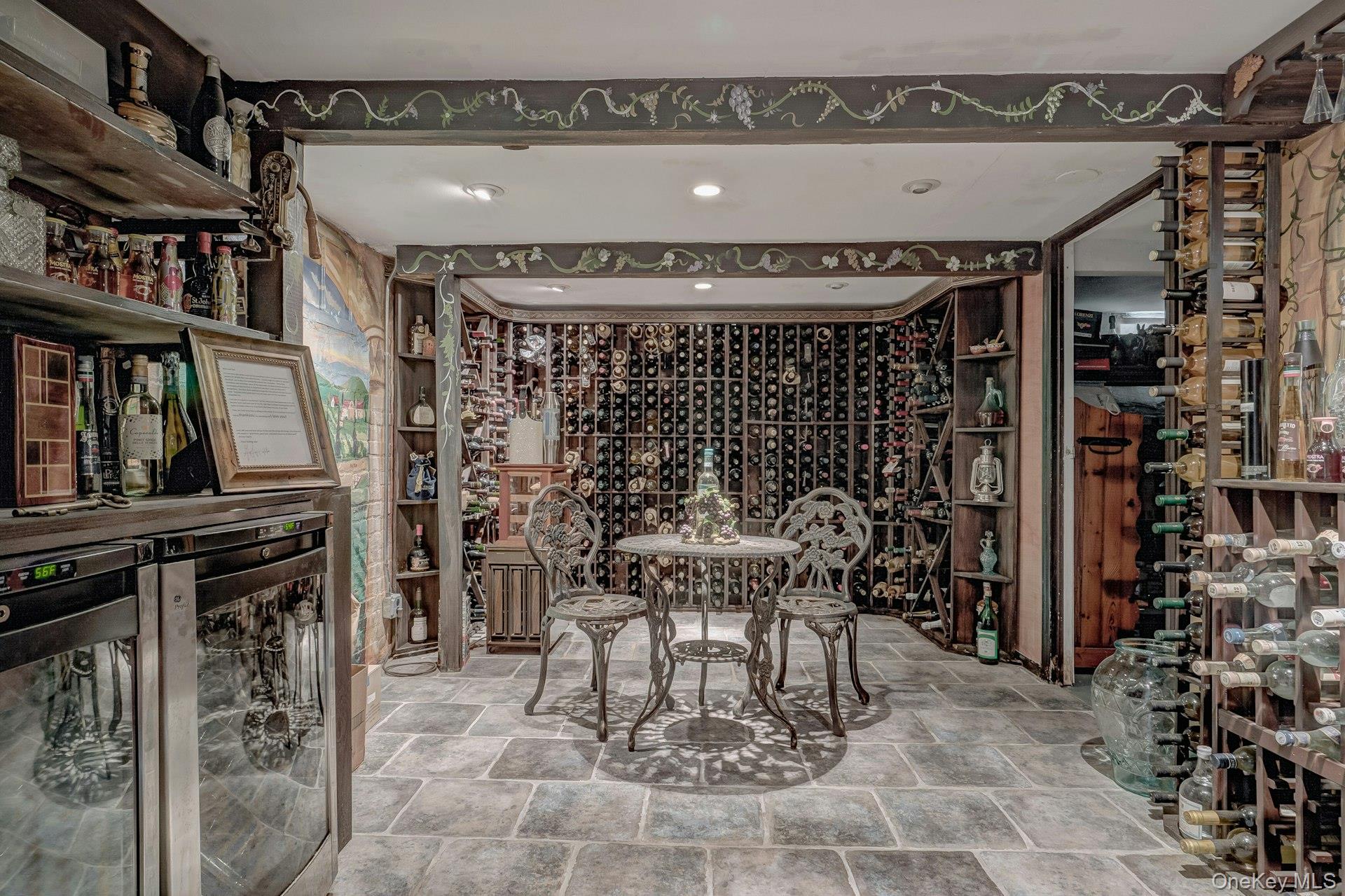 89 Duck Pond Road, Glen Cove, NY 11542