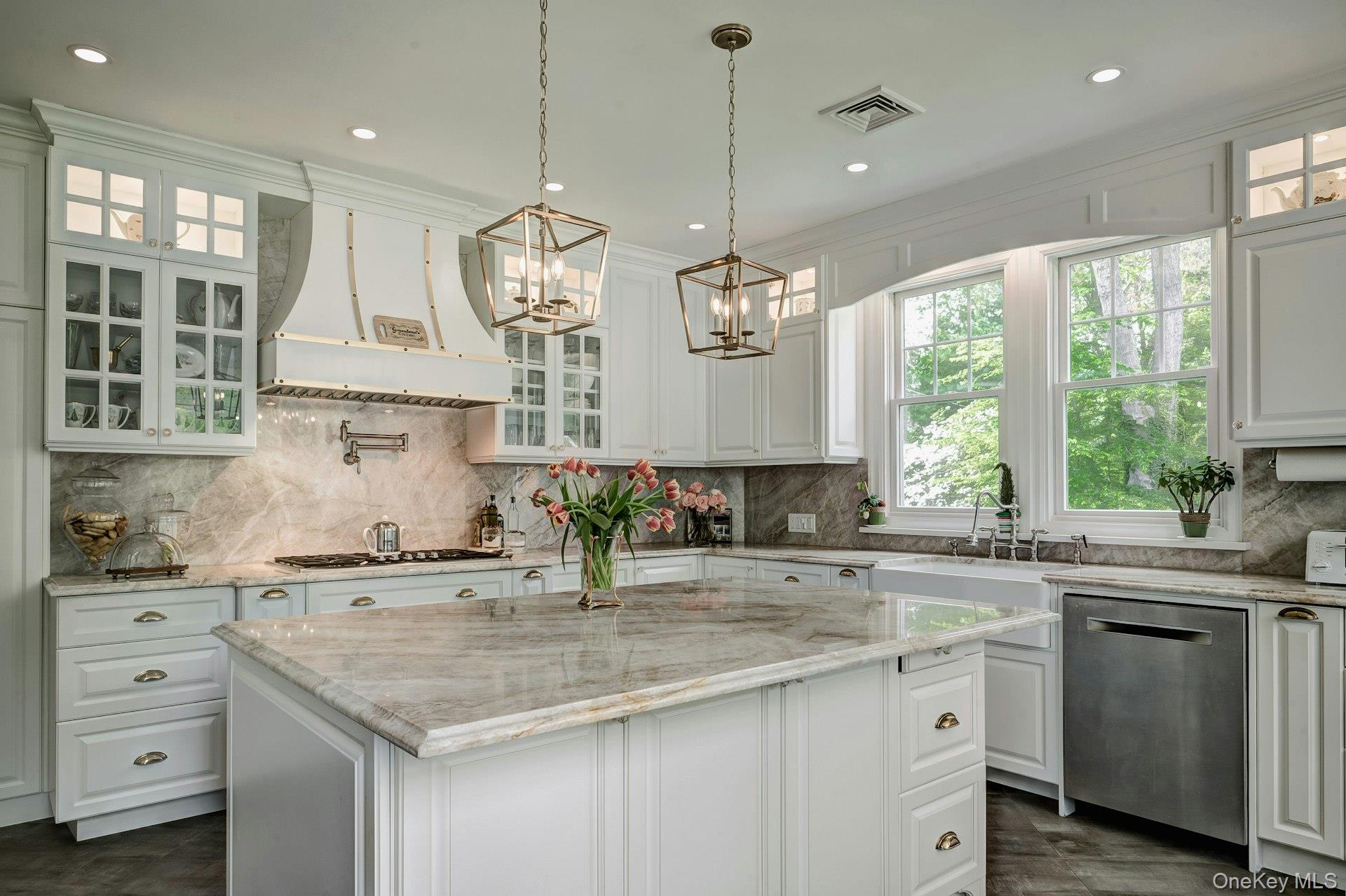 89 Duck Pond Road, Glen Cove, NY 11542