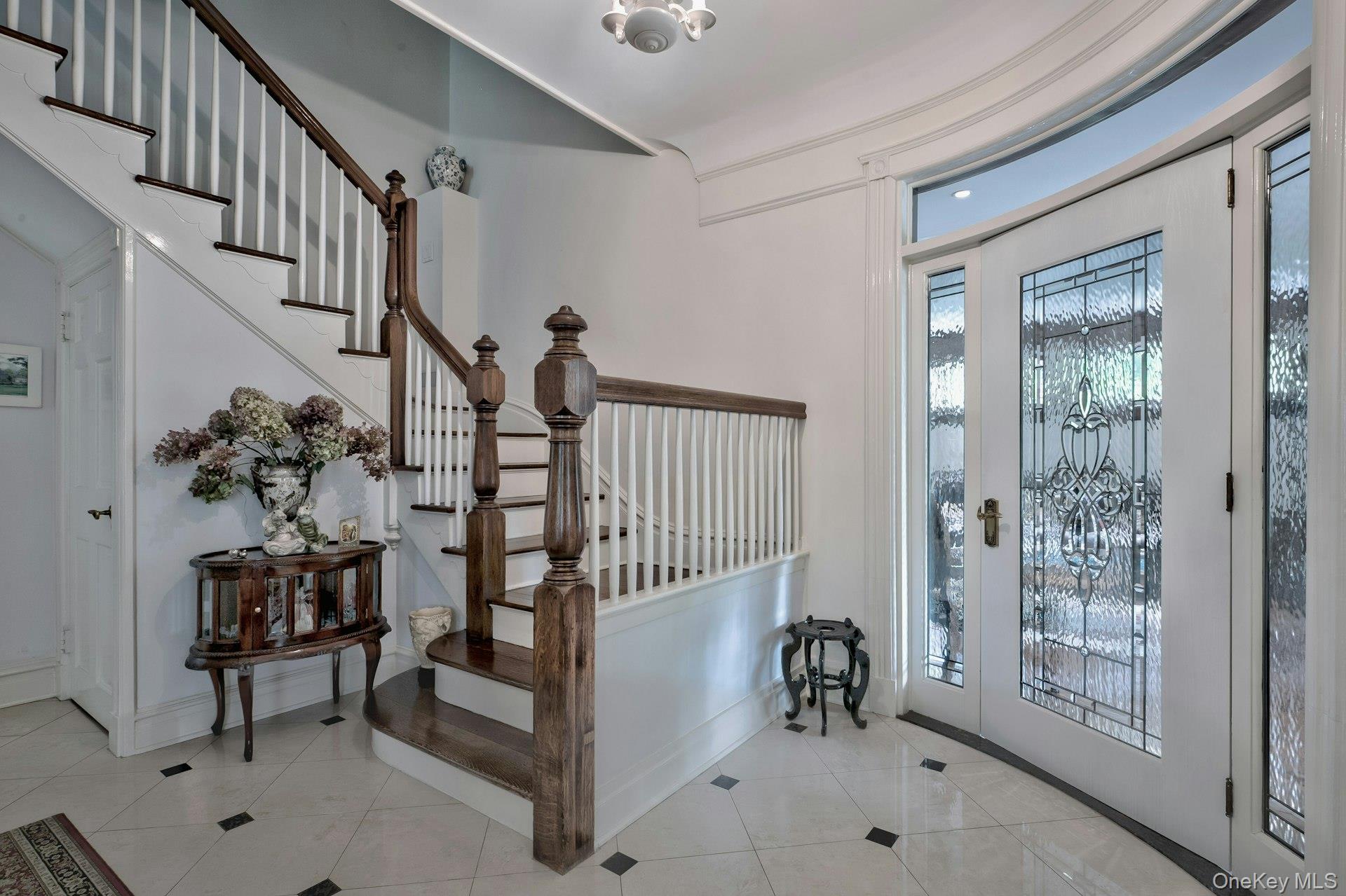 89 Duck Pond Road, Glen Cove, NY 11542