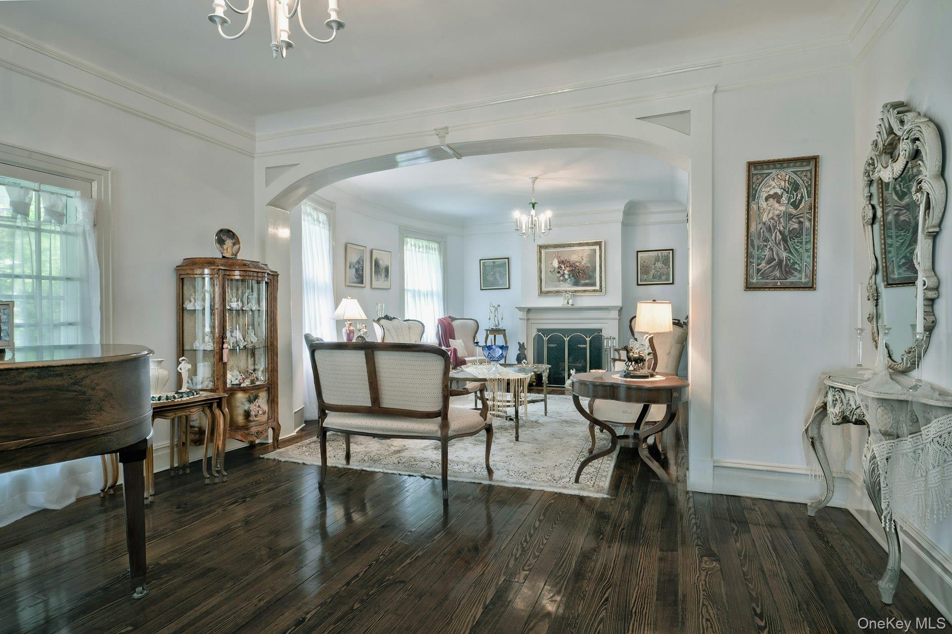 89 Duck Pond Road, Glen Cove, NY 11542