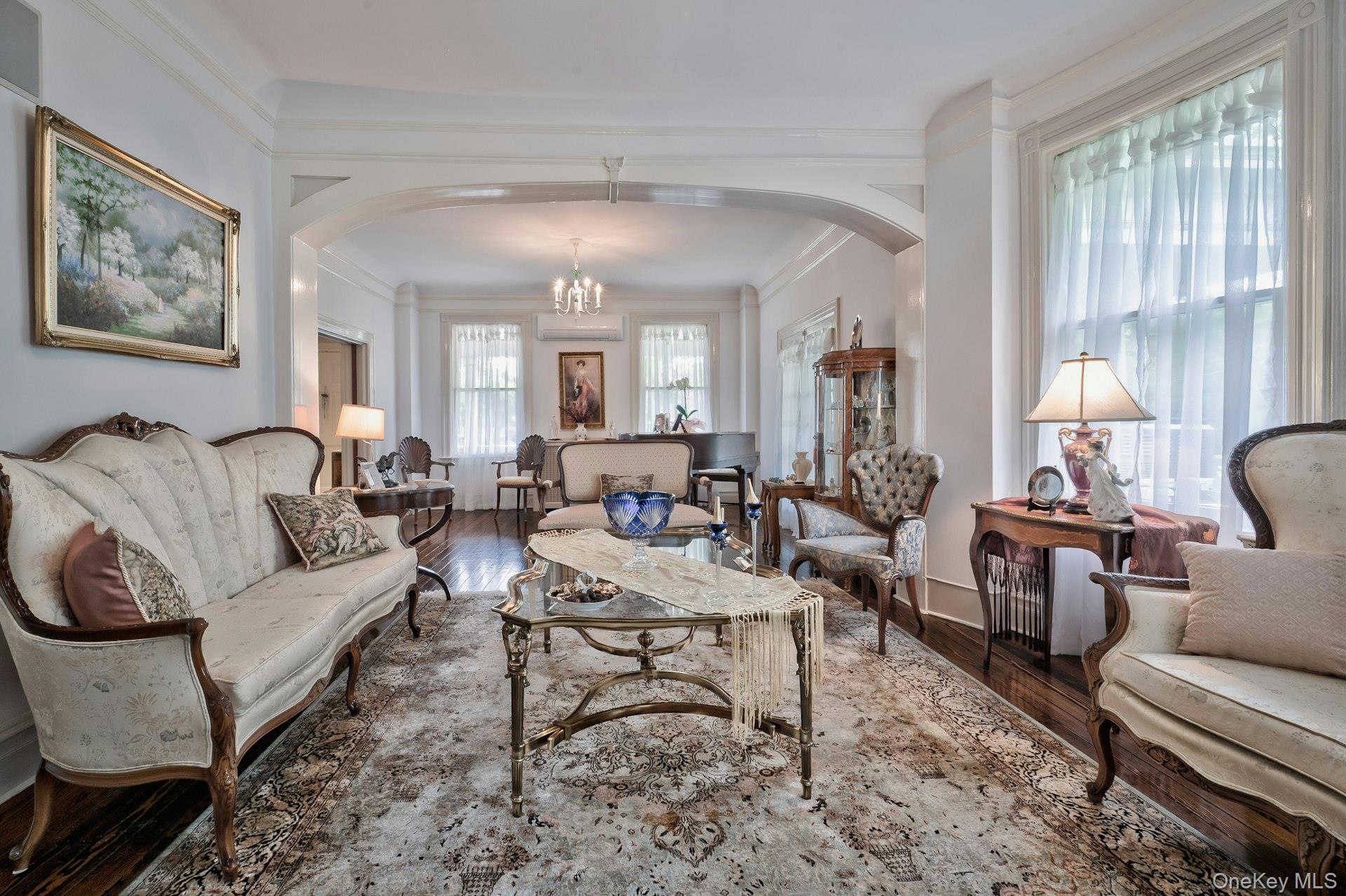 89 Duck Pond Road, Glen Cove, NY 11542