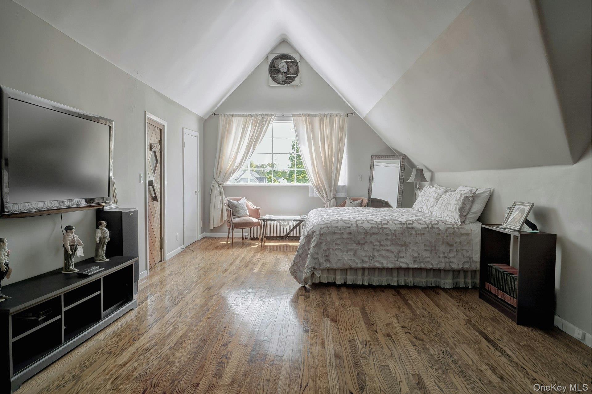 89 Duck Pond Road, Glen Cove, NY 11542