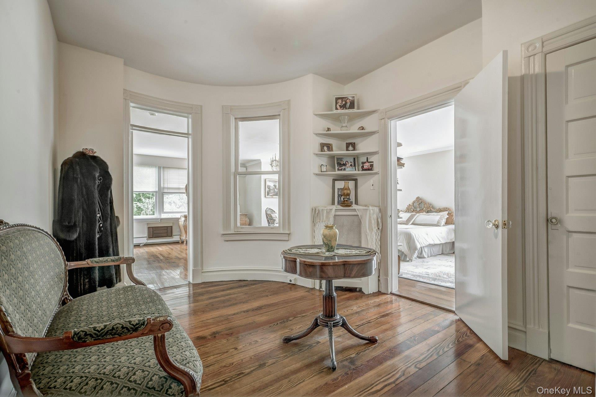 89 Duck Pond Road, Glen Cove, NY 11542