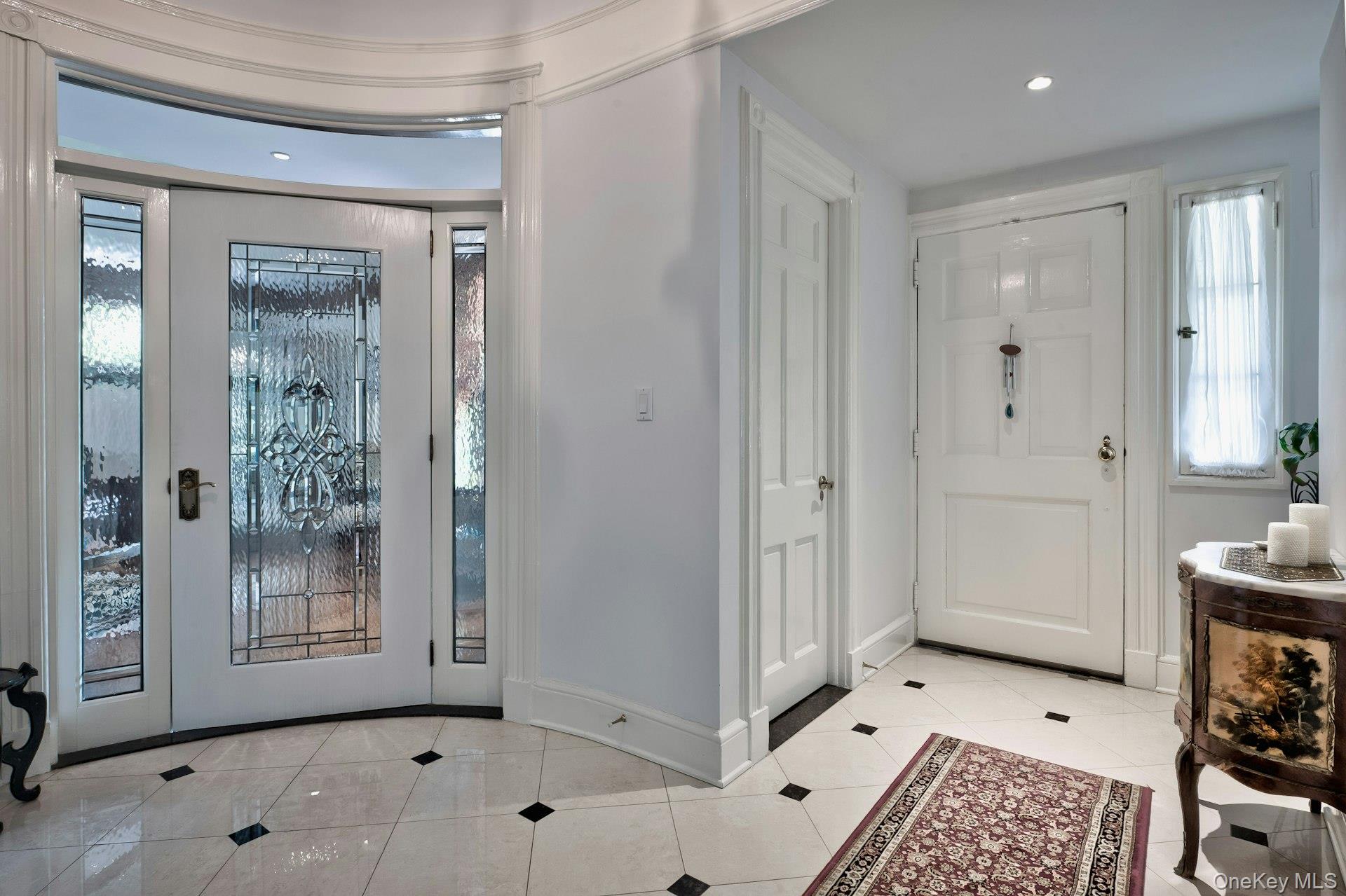 89 Duck Pond Road, Glen Cove, NY 11542