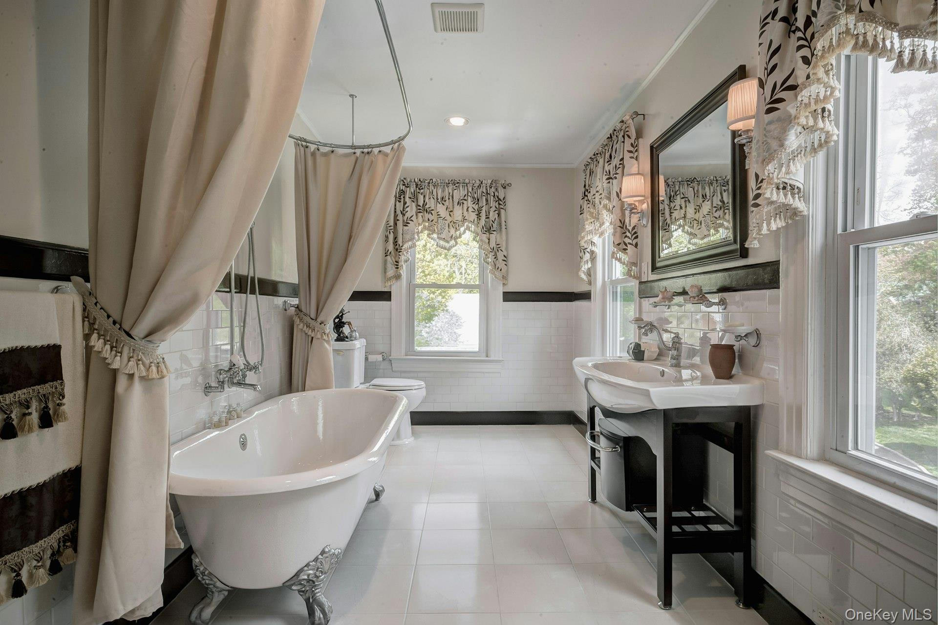 89 Duck Pond Road, Glen Cove, NY 11542