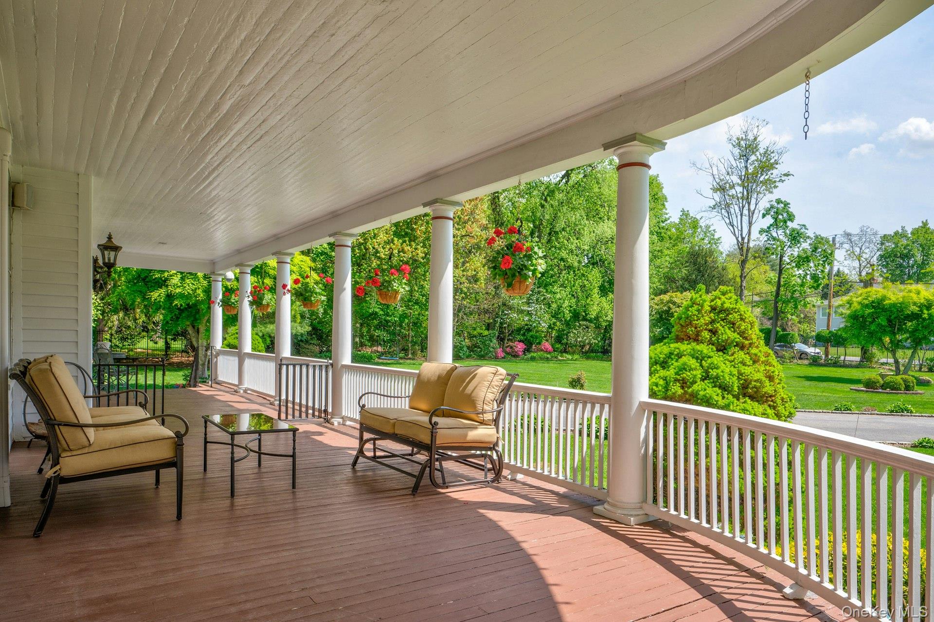 89 Duck Pond Road, Glen Cove, NY 11542